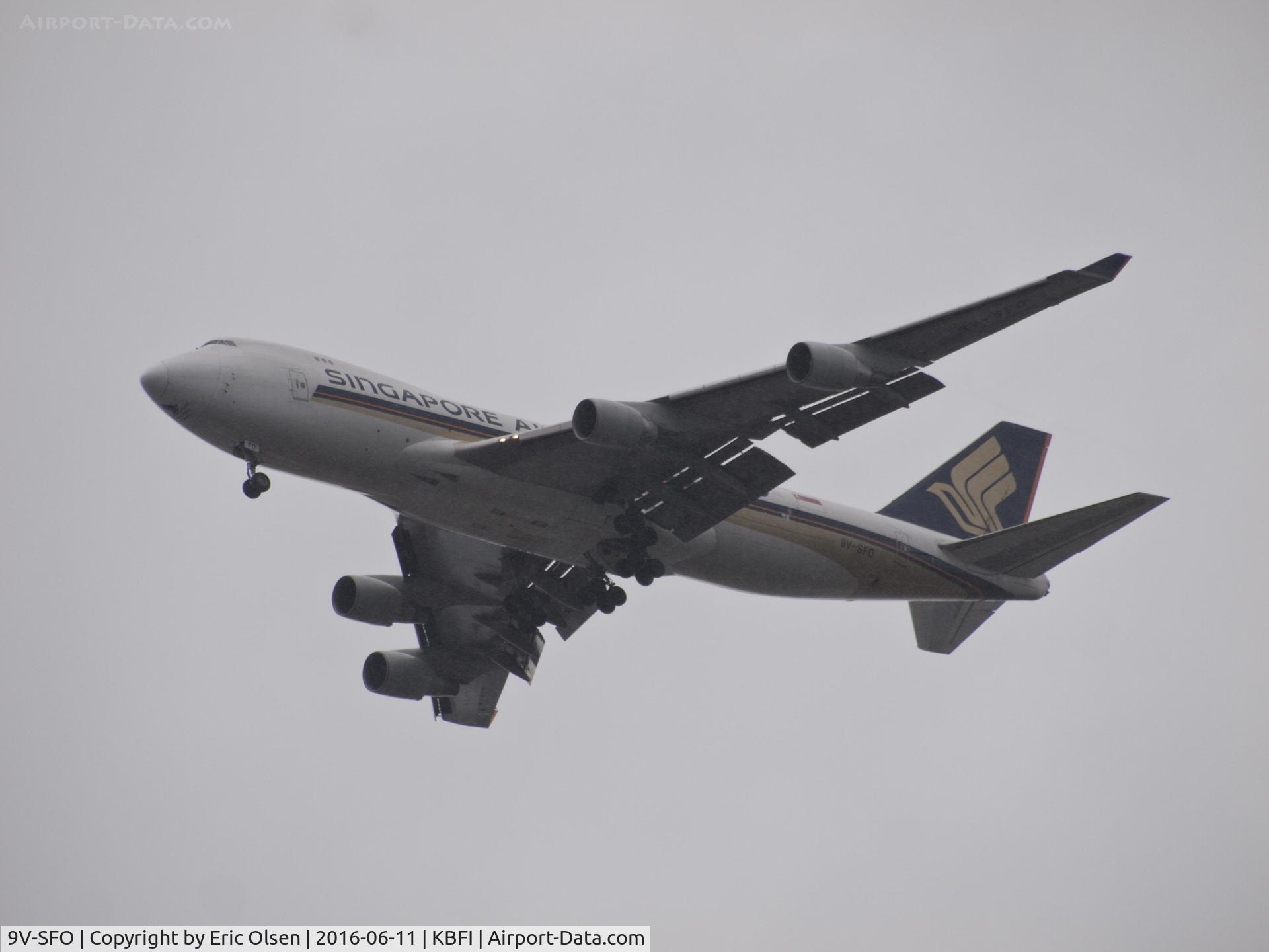 9V-SFO, 2004 Boeing 747-412F/SCD C/N 32900, Boeing 747 on final for Seatac.
