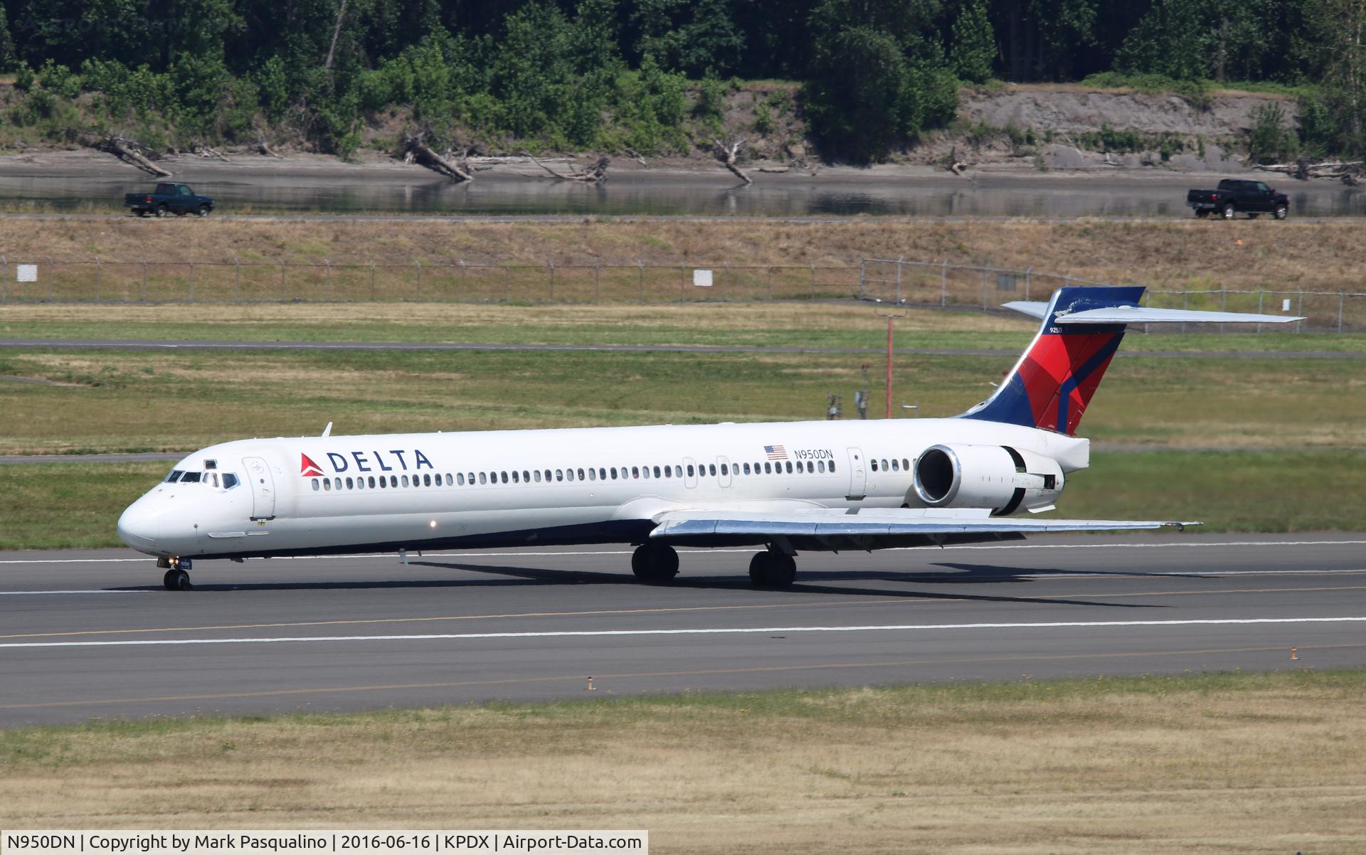 N950DN, 1997 McDonnell Douglas MD-90-30 C/N 53360, MD-90-30