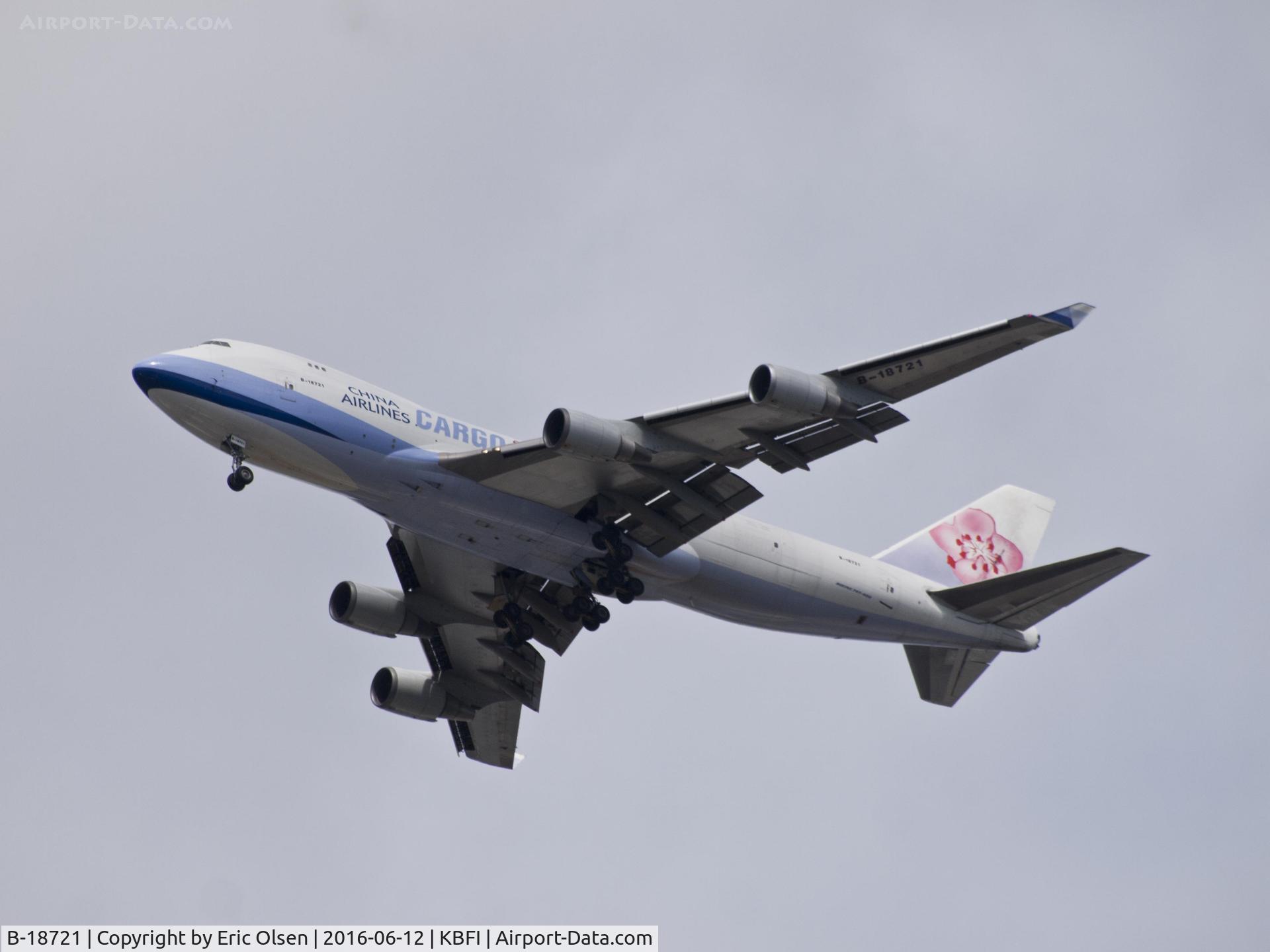 B-18721, 2005 Boeing 747-409F/SCD C/N 33738, 747 on final to Seatac.