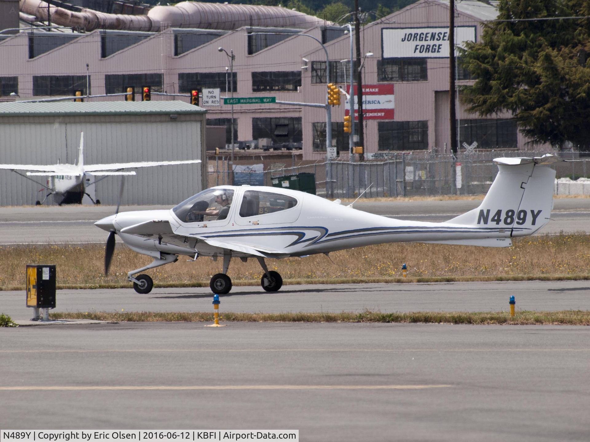 N489Y, 2007 Diamond DA-40 Diamond Star C/N 40.894, Diamond DA-40 at Boeing Field.