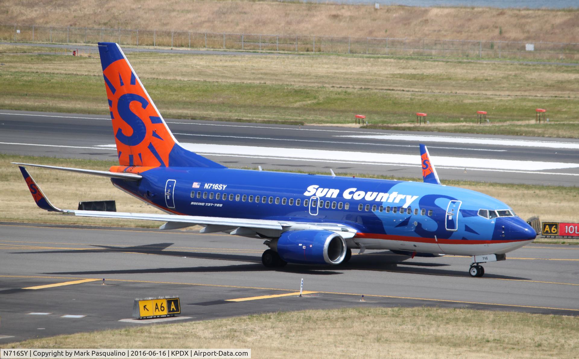 N716SY, 2001 Boeing 737-7Q8 C/N 30629, Boeing 737-700