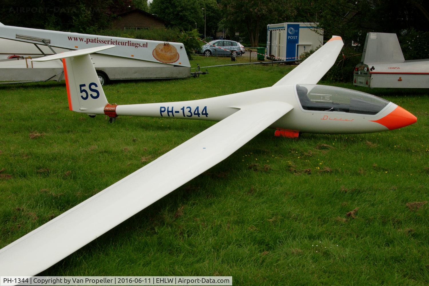PH-1344, 1990 Schempp-Hirth Discus b C/N 218, Schempp-Hirth Discus B glider at Leeuwarden Air Base, the Netherlands, open days 2016.