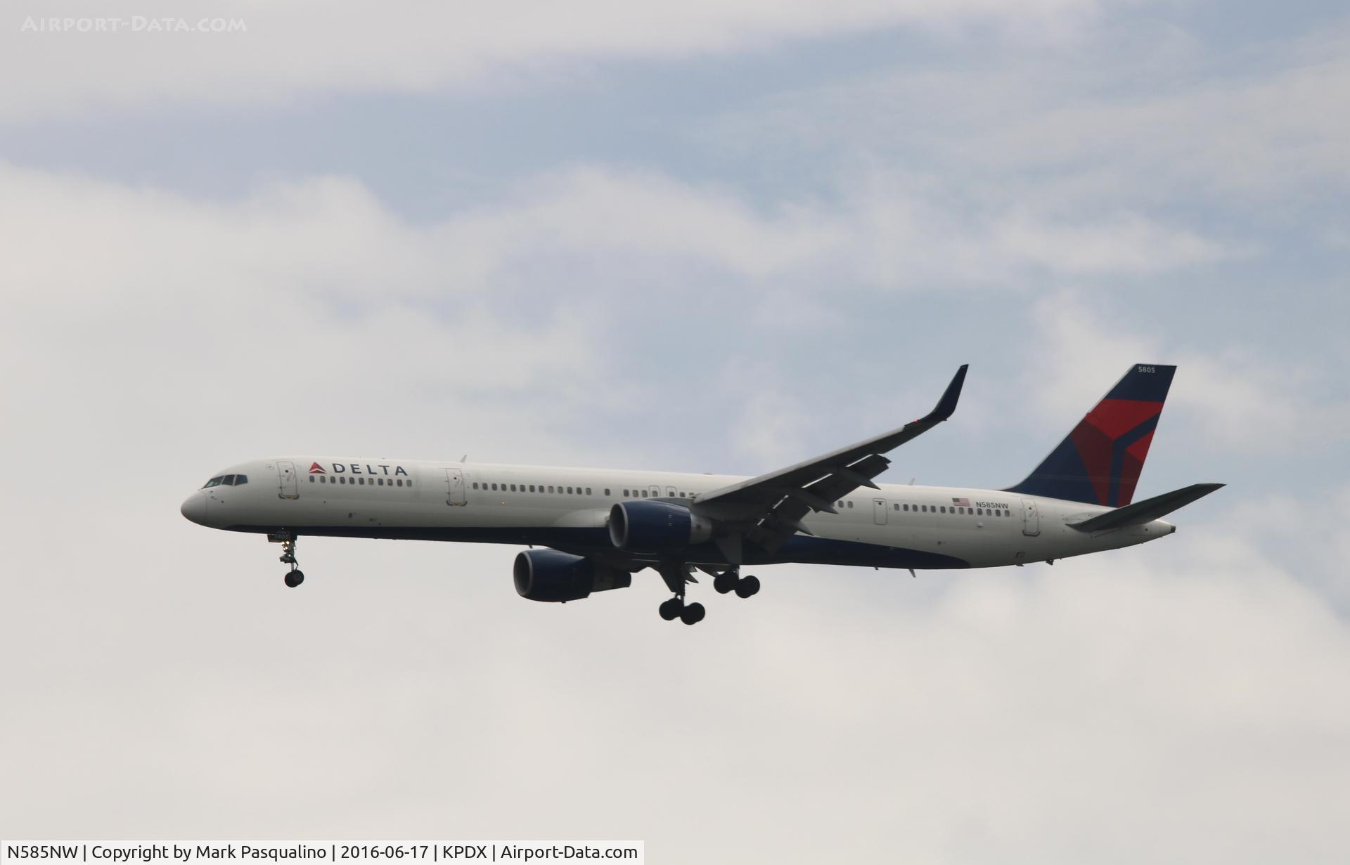N585NW, 2002 Boeing 757-351 C/N 32985, Boeing 757-300