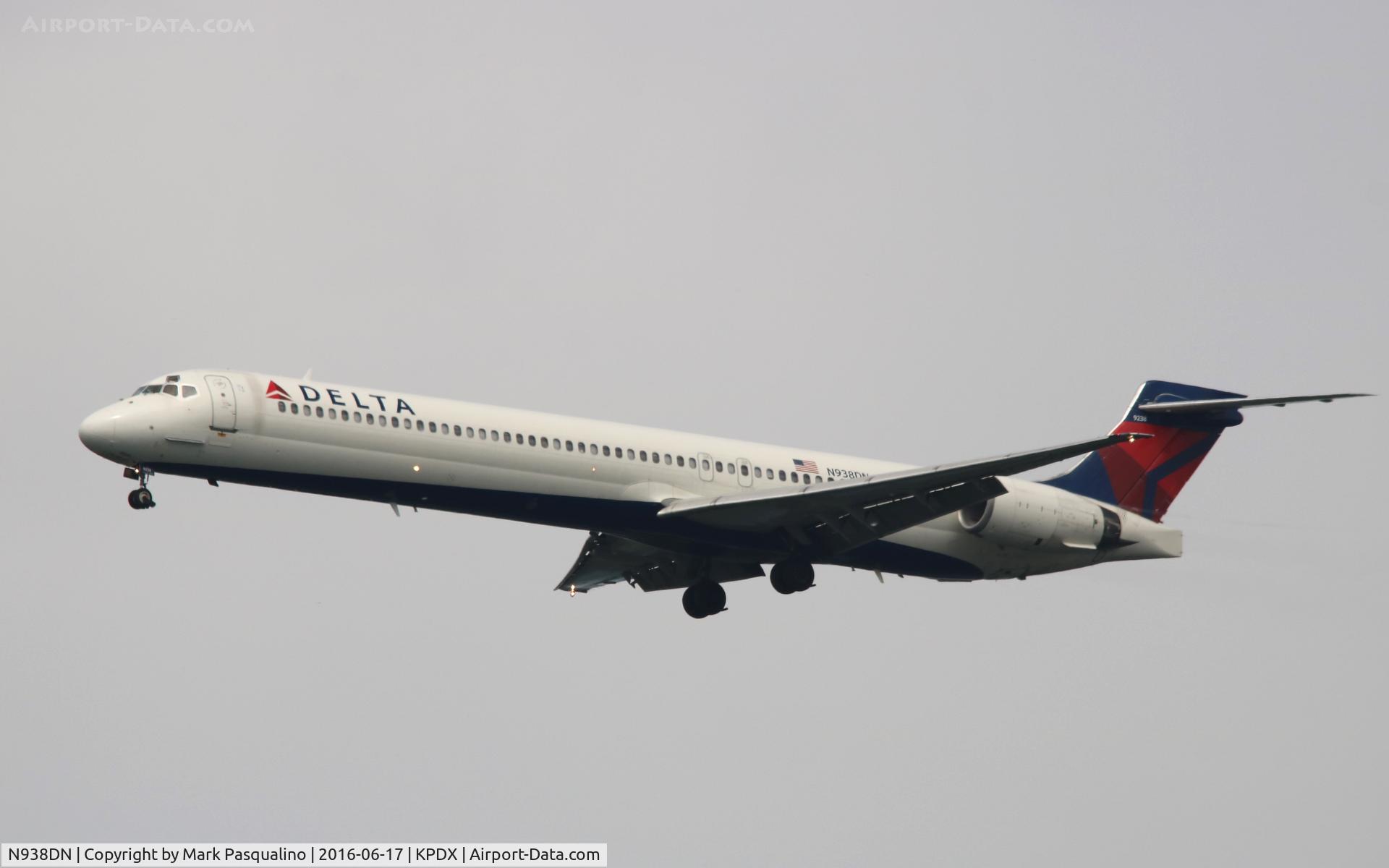 N938DN, 1995 McDonnell Douglas MD-90-30 C/N 53353, MD-30-90