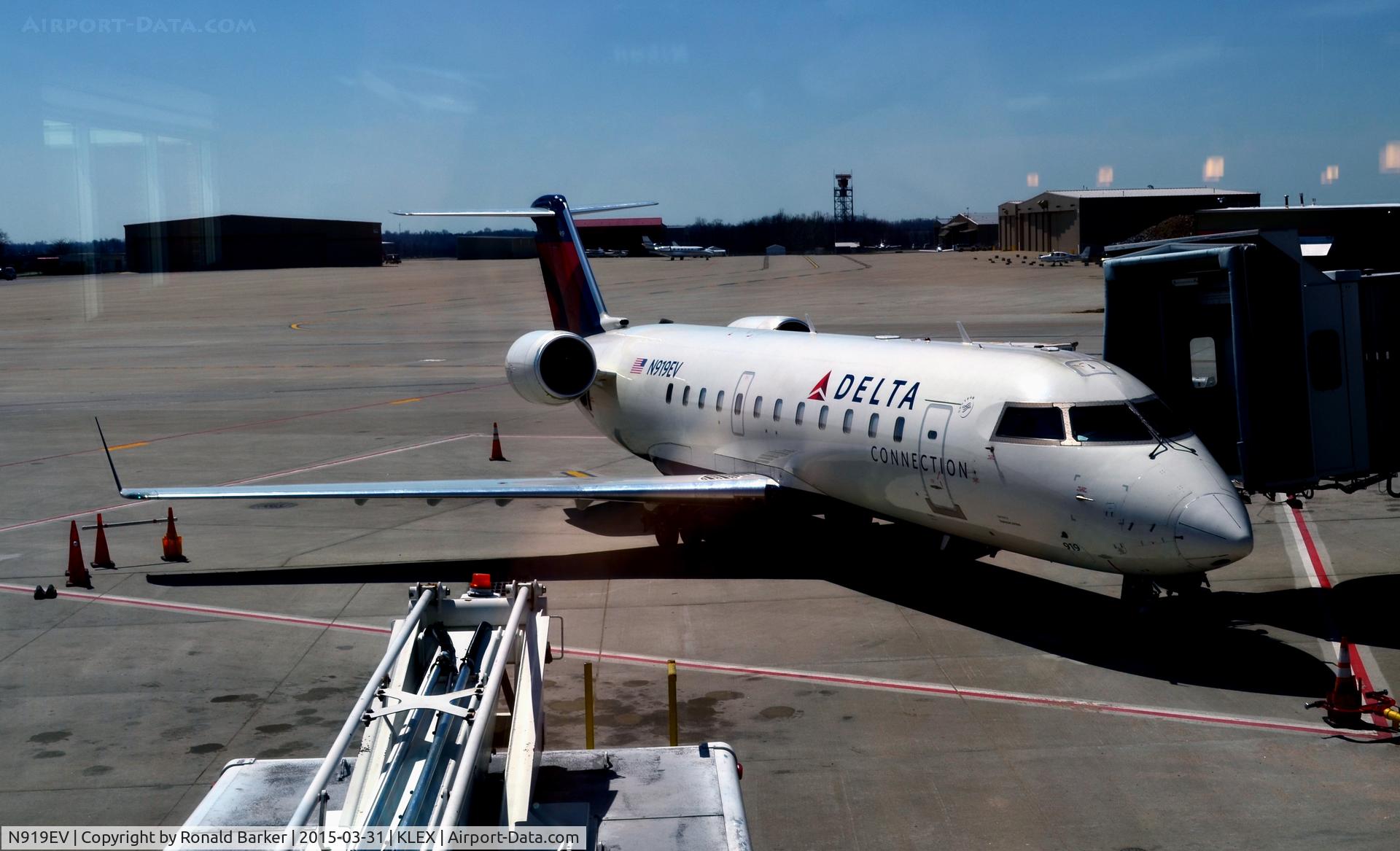 N919EV, 2003 Bombardier CRJ-200ER (CL-600-2B19) C/N 7780, At the gate Lexington