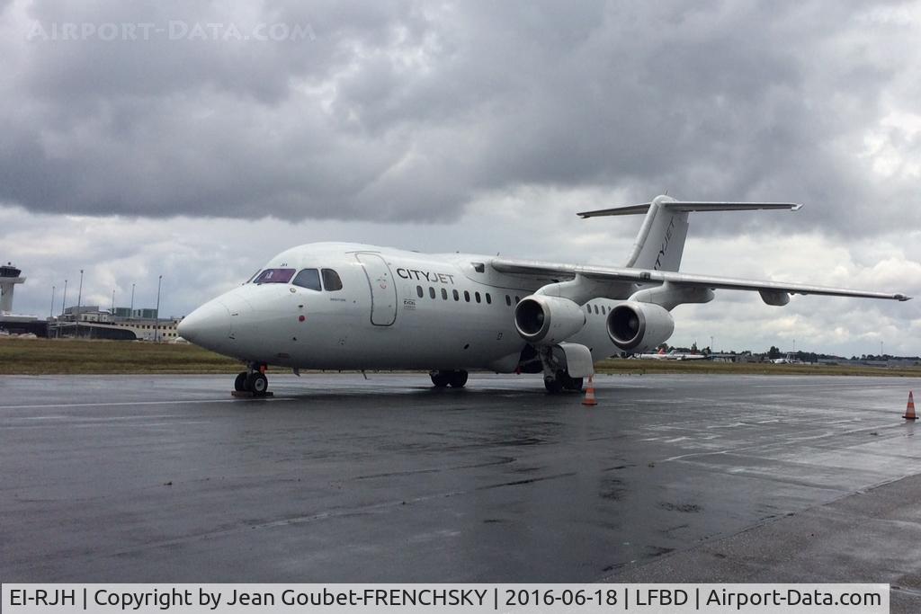 EI-RJH, 1999 BAE Systems Avro 146-RJ85 C/N E.2345, parking for Eurofoot 2016 Eire/Belgium football match