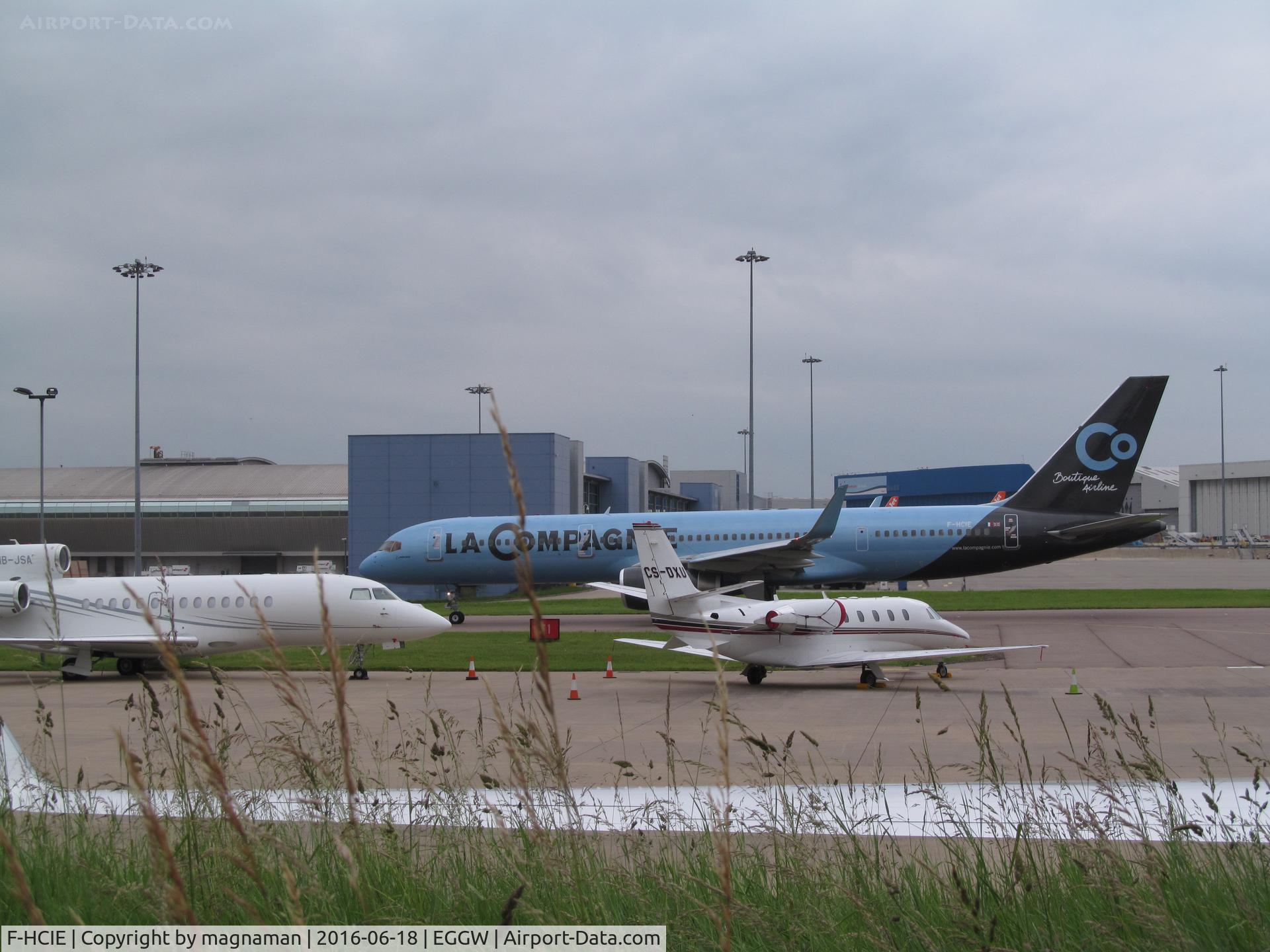 F-HCIE, 1994 Boeing 757-204 C/N 27208, taxying out to leave