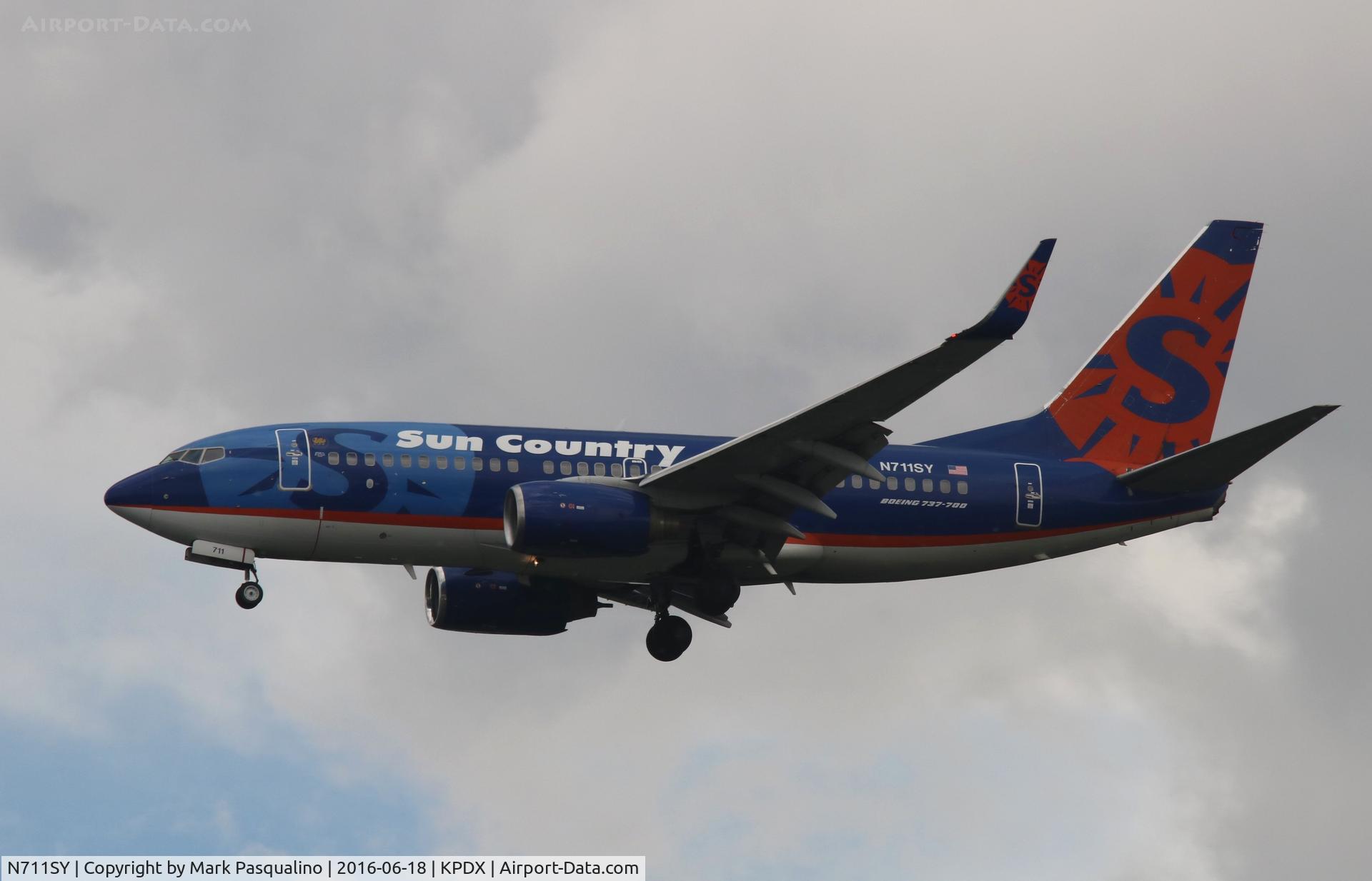 N711SY, 2002 Boeing 737-73V C/N 30245, Boeing 737-700