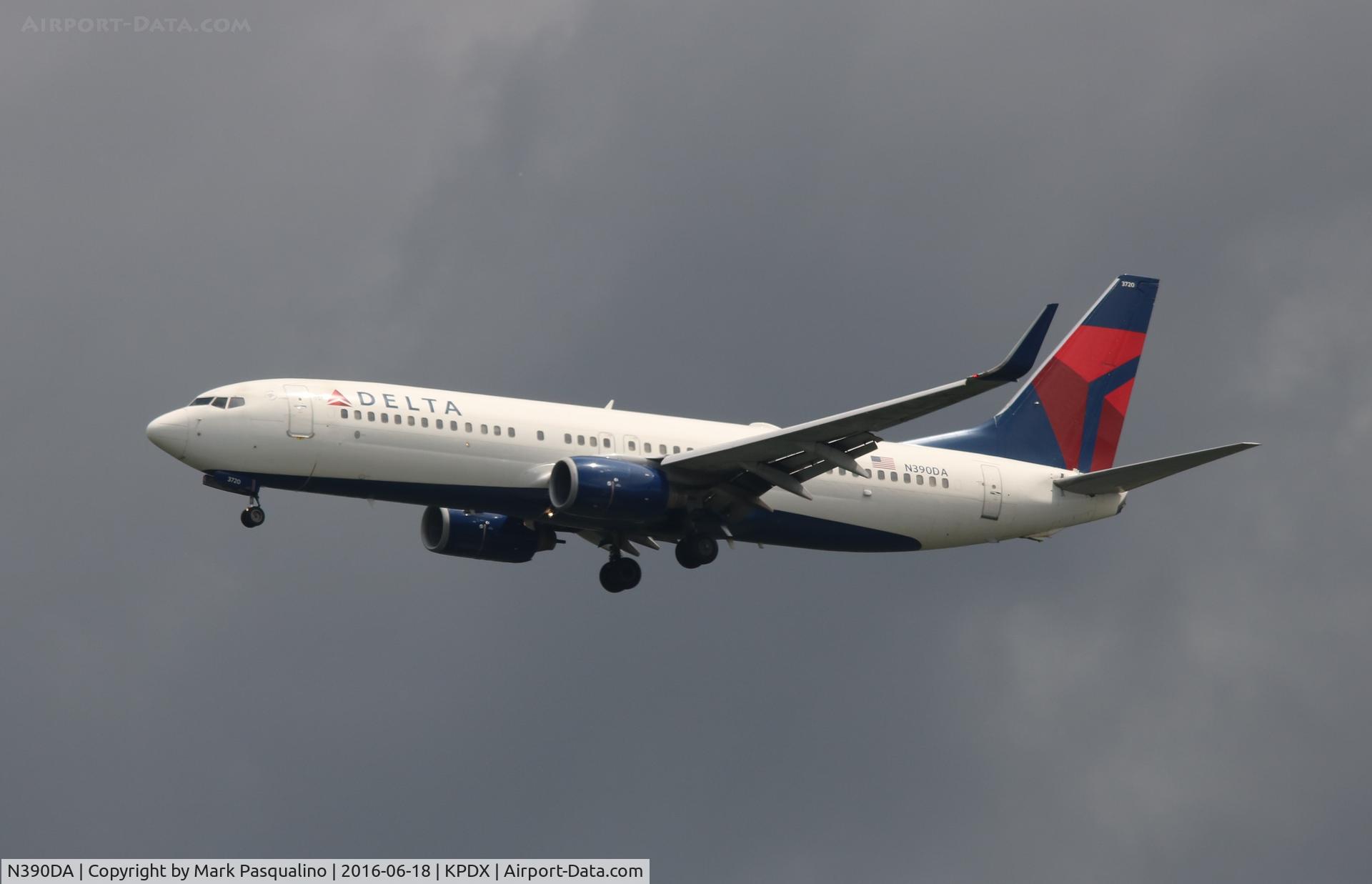 N390DA, 2000 Boeing 737-832 C/N 30536, Boeing 737-800
