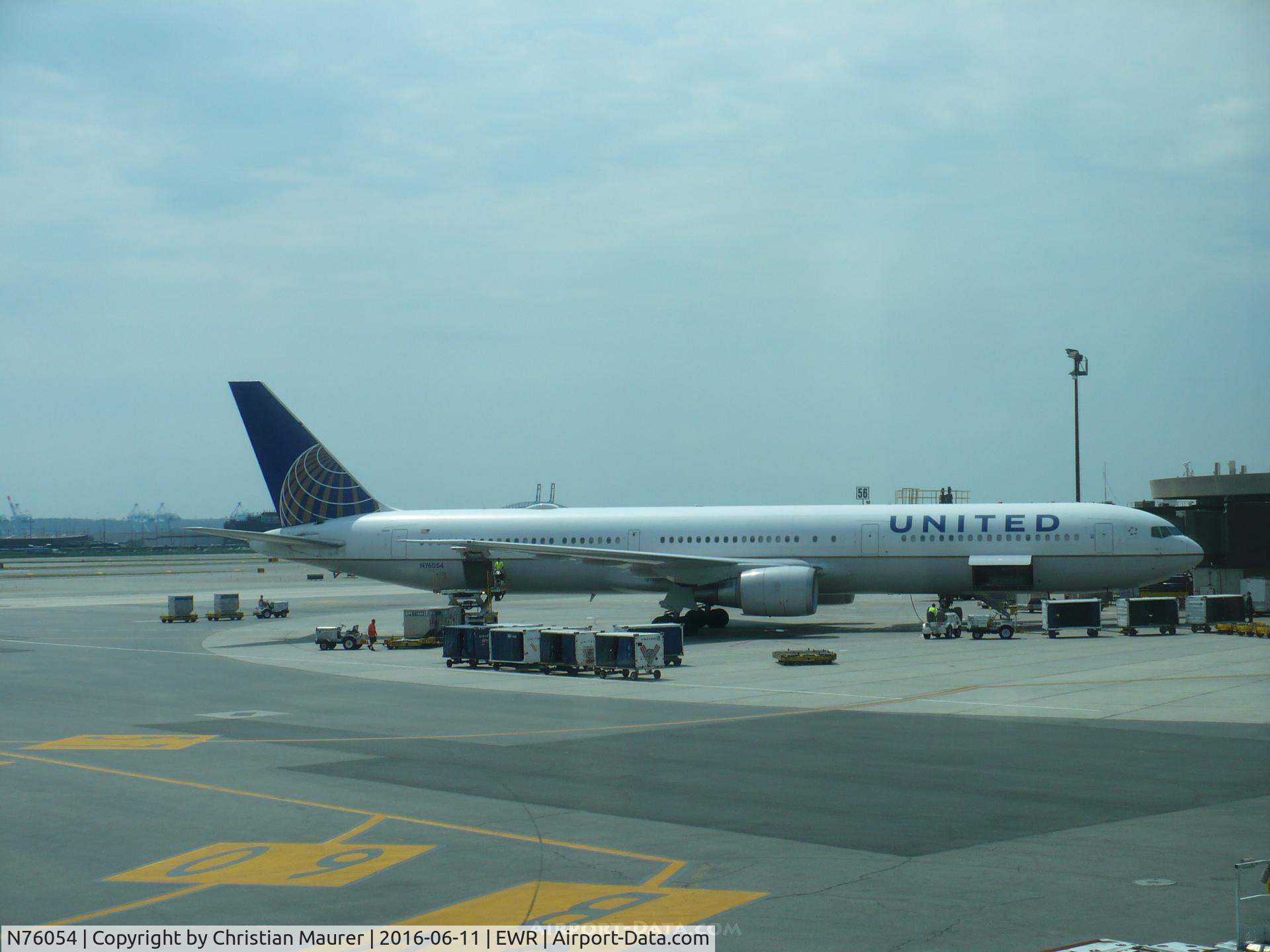 N76054, 2000 Boeing 767-424/ER C/N 29449, United Boeing 767-424ER