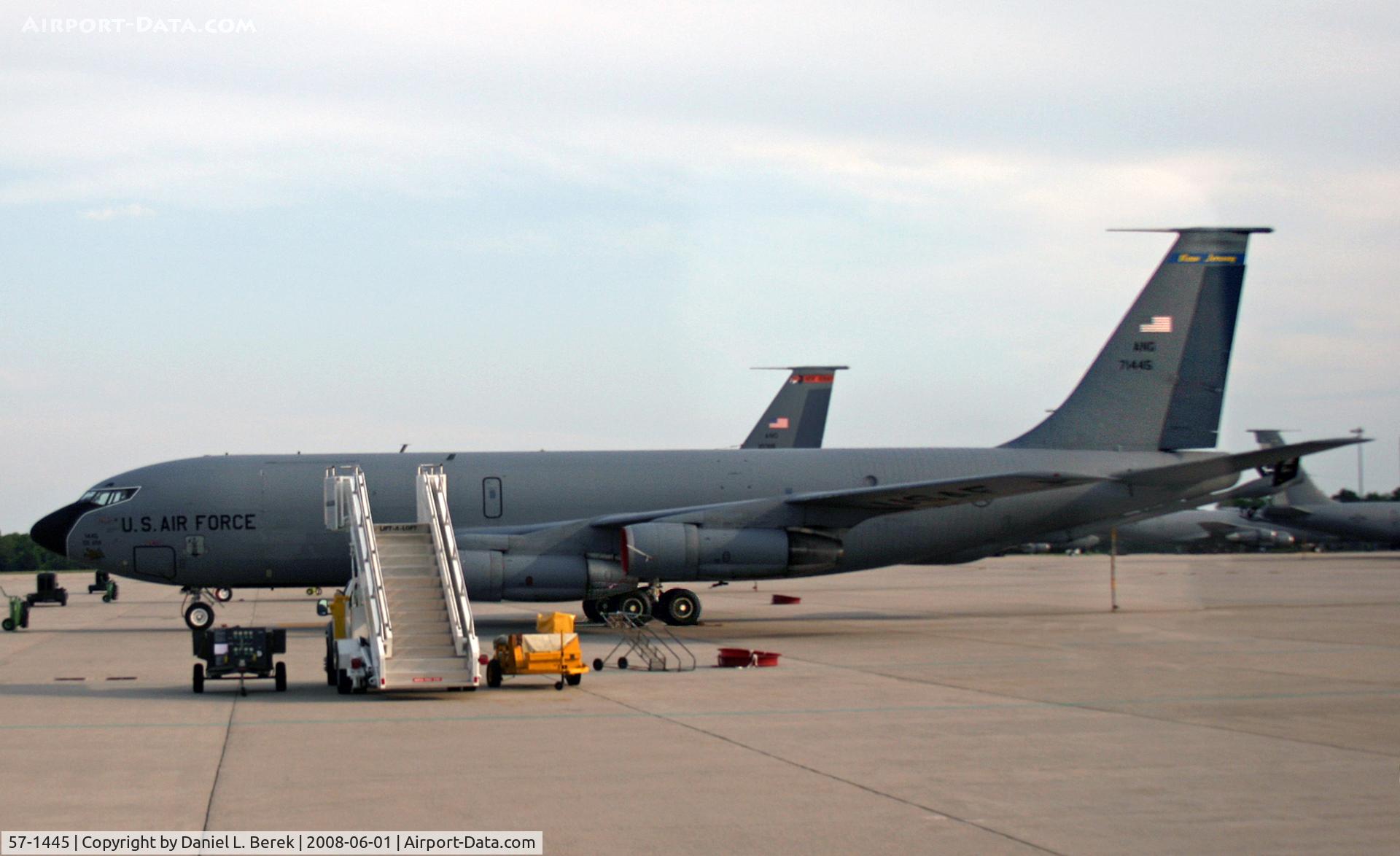 57-1445, 1957 Boeing KC-135E Stratotanker C/N 17516, Handsome Air Force tanker!
