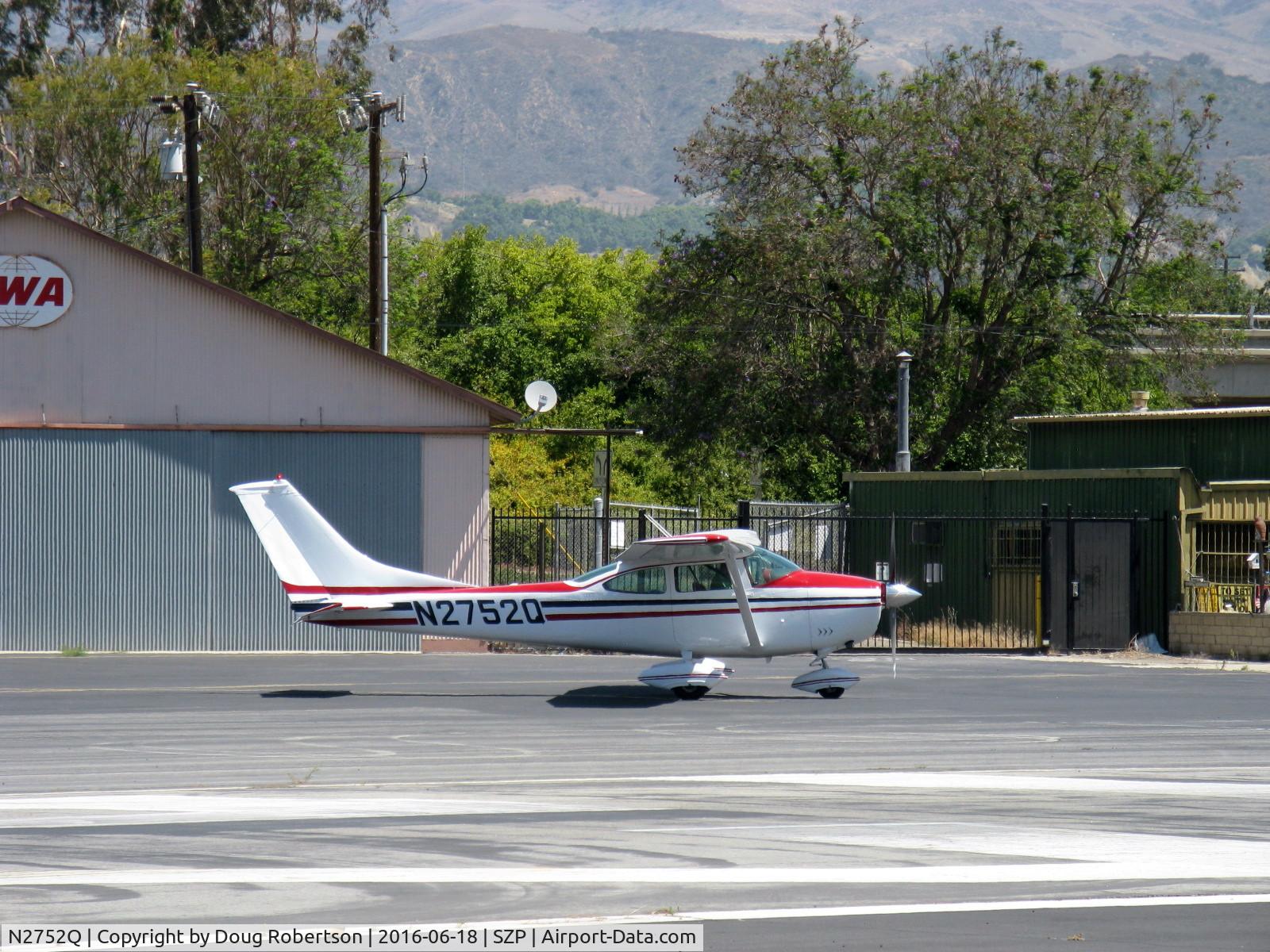 N2752Q, 1967 Cessna 182K Skylane C/N 18257952, 1967 Cessna 182k SKYLANE, Continental O-470-S 230 Hp, holding short Rwy 22