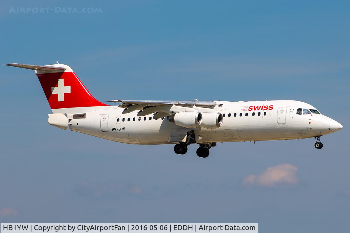 HB-IYW, 1999 British Aerospace Avro 146-RJ100 C/N E3359, Swiss (SWR/LX)