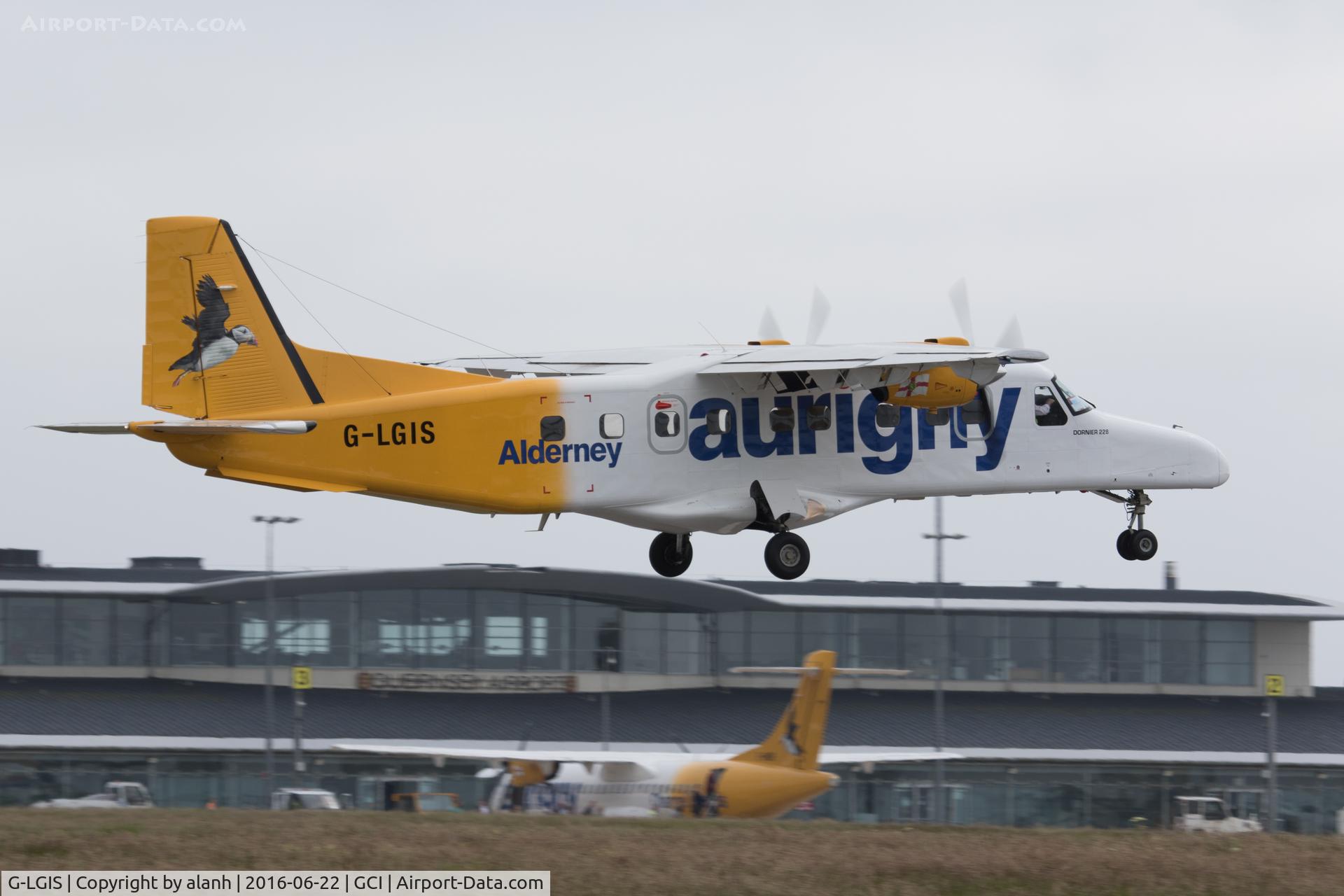 G-LGIS, 1988 Dornier 228-202 C/N 8160, Finals for 27 at Guernsey