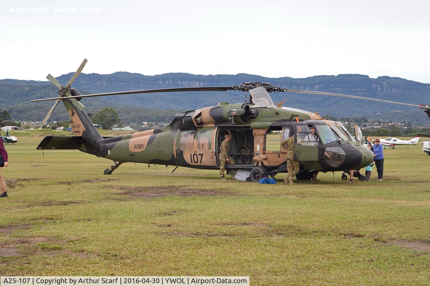 A25-107, 1988 Sikorsky S70-A9 Black Hawk C/N 70-1135, A25-107 Wings over Illawarra 2016