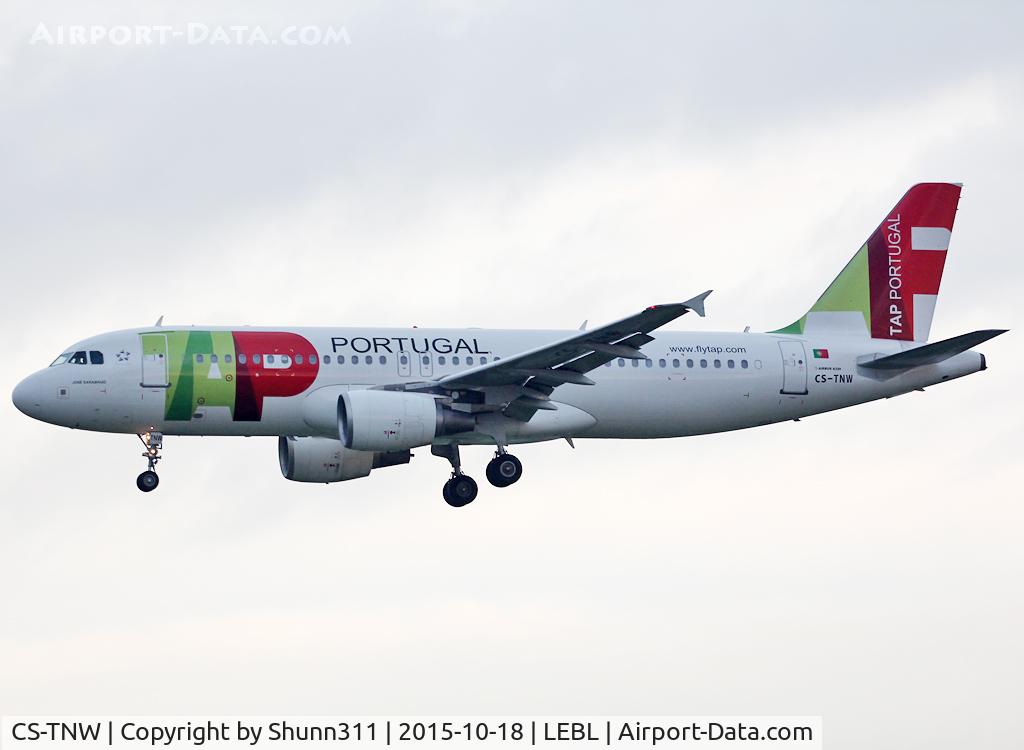 CS-TNW, 2006 Airbus A320-214 C/N 2792, Landing rwy 25R