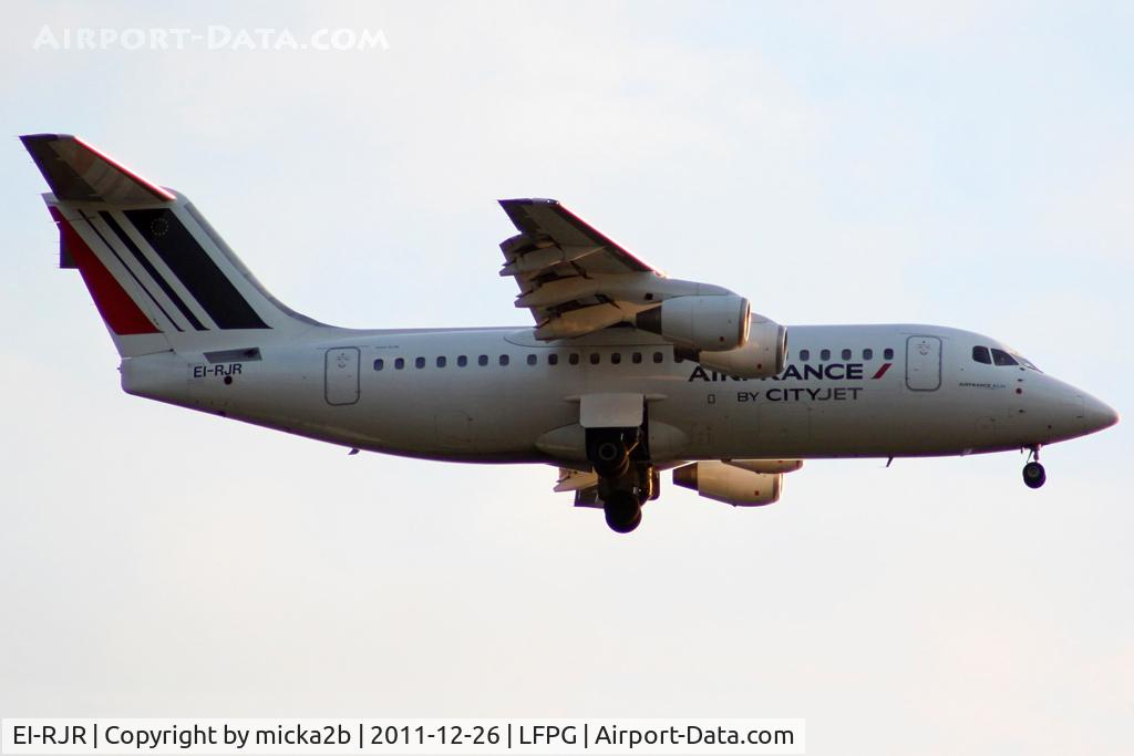 EI-RJR, 2000 British Aerospace Avro 146-RJ85A C/N E2364, Landing