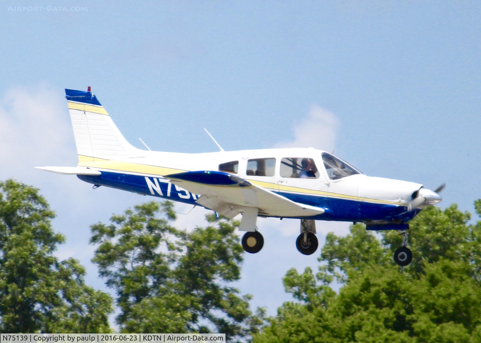 N75139, 1976 Piper PA-28R-200 Cherokee Arrow C/N 28R-7635269, At Downtown Shreveport.