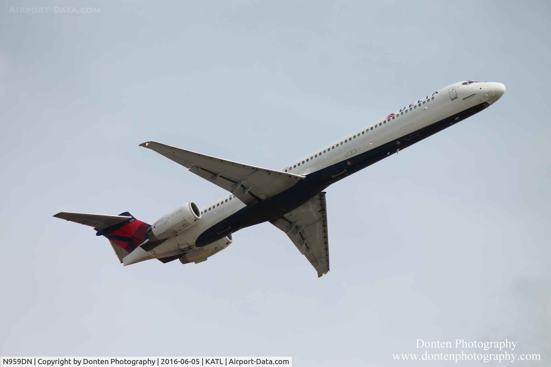 N959DN, McDonnell Douglas MD-90-30 C/N 53529, Delta Flight 1713 (N959DN) departs Hartsfield-Jackson Atlanta International Airport enroute to Southwest Florida International Airport