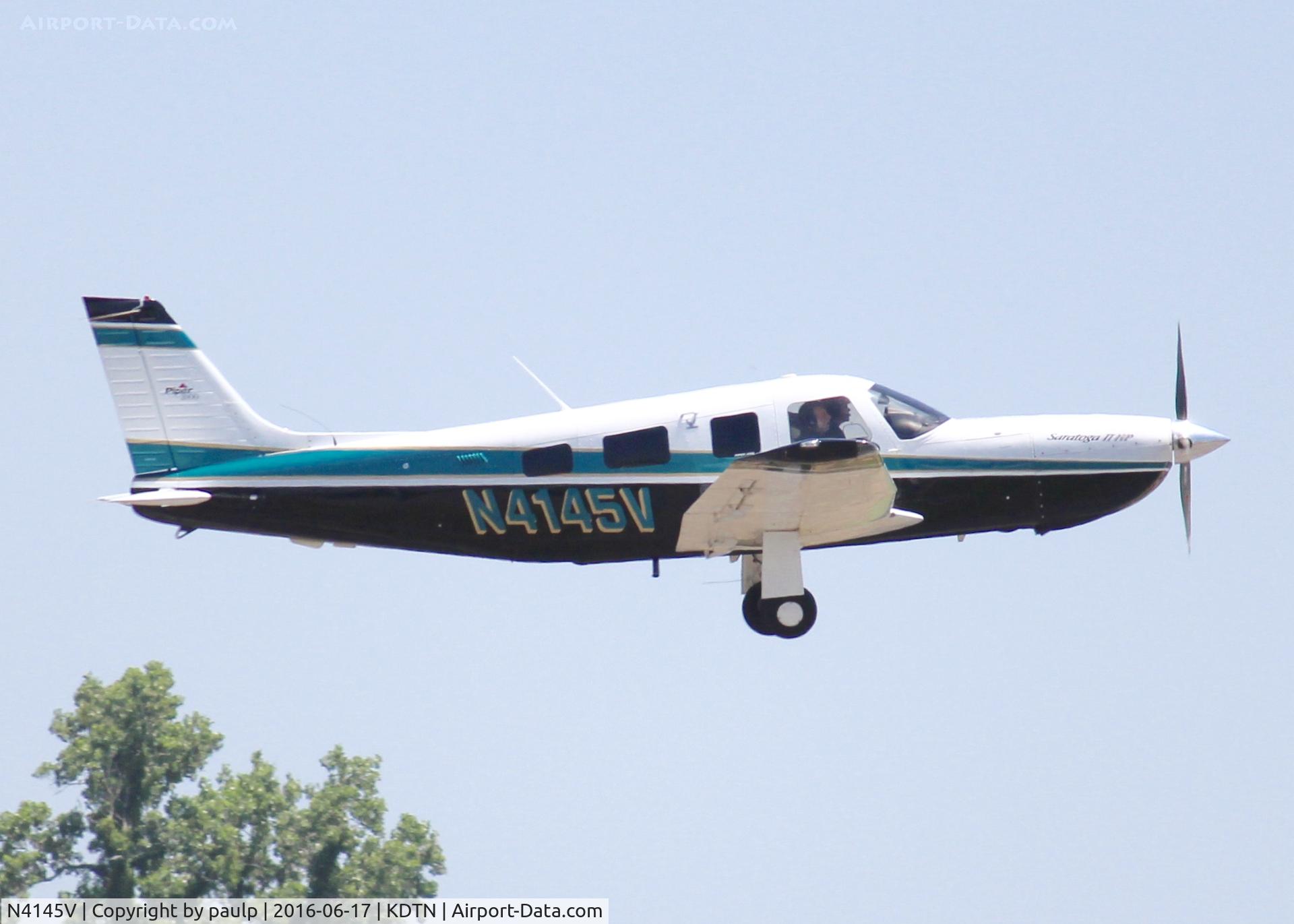 N4145V, 2000 Piper PA-32R-301 C/N 3246165, At Downtown Shreveport.
