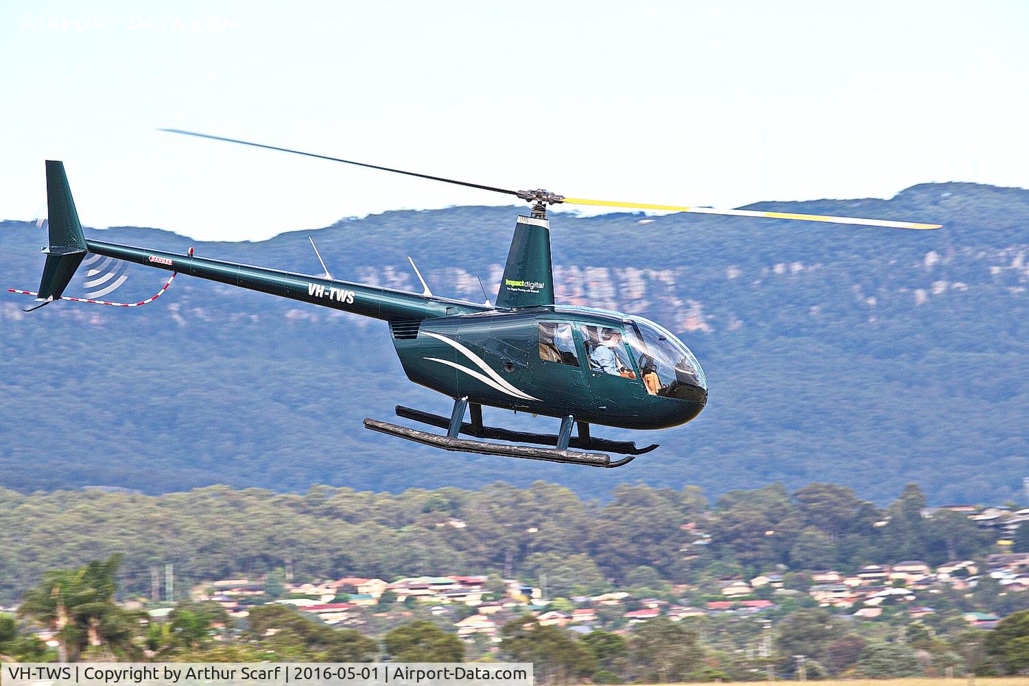 VH-TWS, 2007 Robinson R44 II C/N 11879, VH-TWS Wings over Illawarra 2016