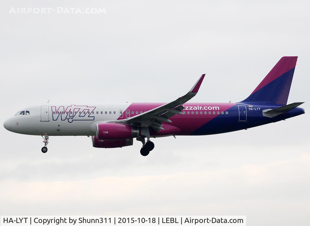 HA-LYT, 2015 Airbus A320-232 C/N 6683, Landing rwy 25R in new c/s