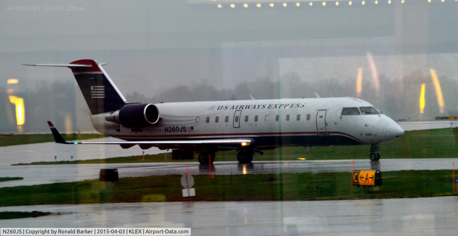 N260JS, 2004 Bombardier CRJ-200ER (CL-600-2B19) C/N 7957, Taxi Lexington