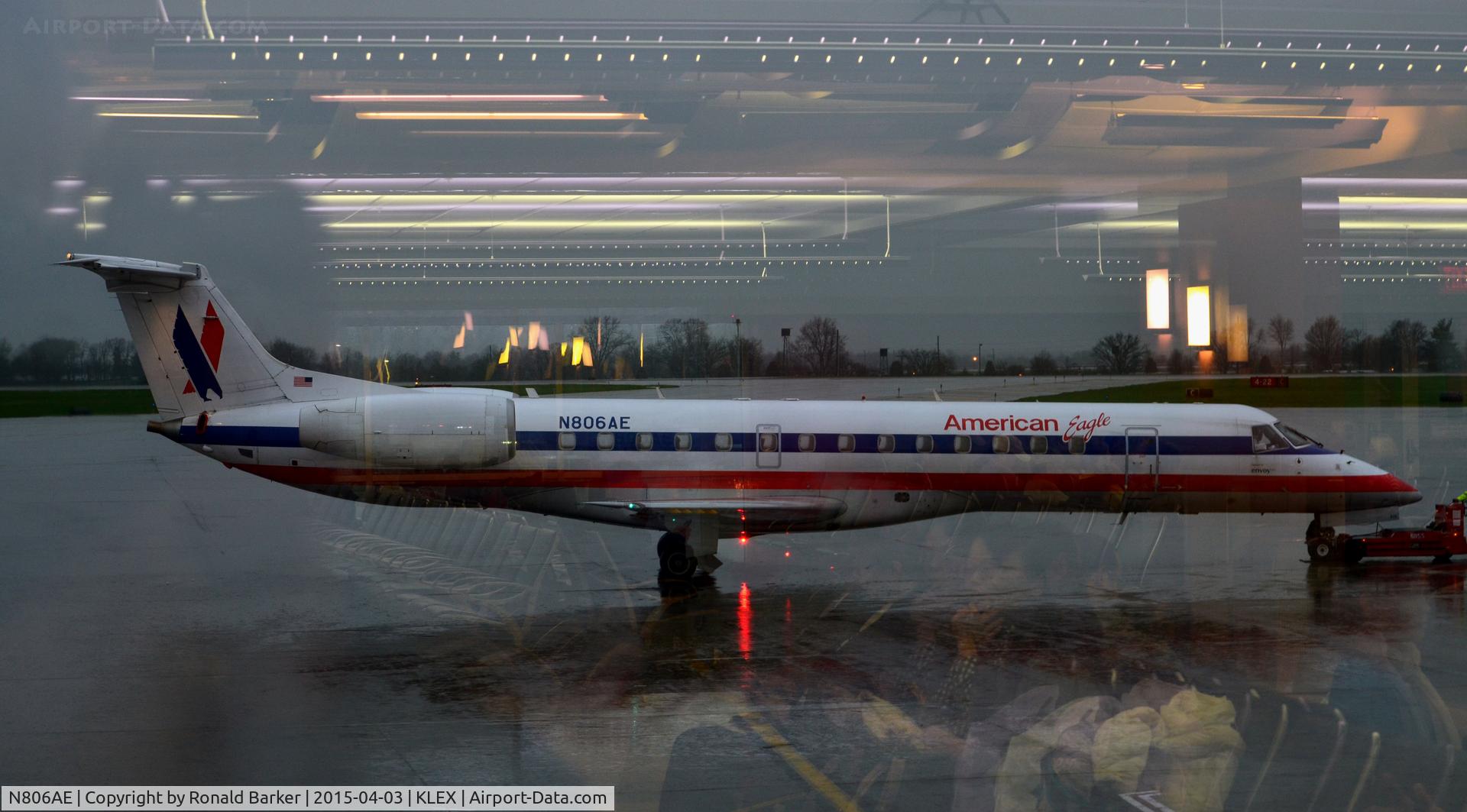 N806AE, 2001 Embraer ERJ-140LR (EMB-135KL) C/N 145503, Taxi Lexington