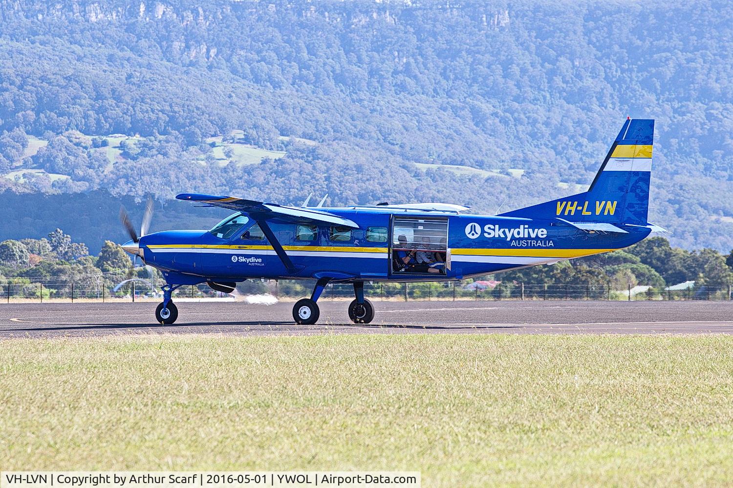 VH-LVN, 1991 Cessna 208B Grand Caravan C/N 208B0273, VH-LVN Albion Park NSW 2016