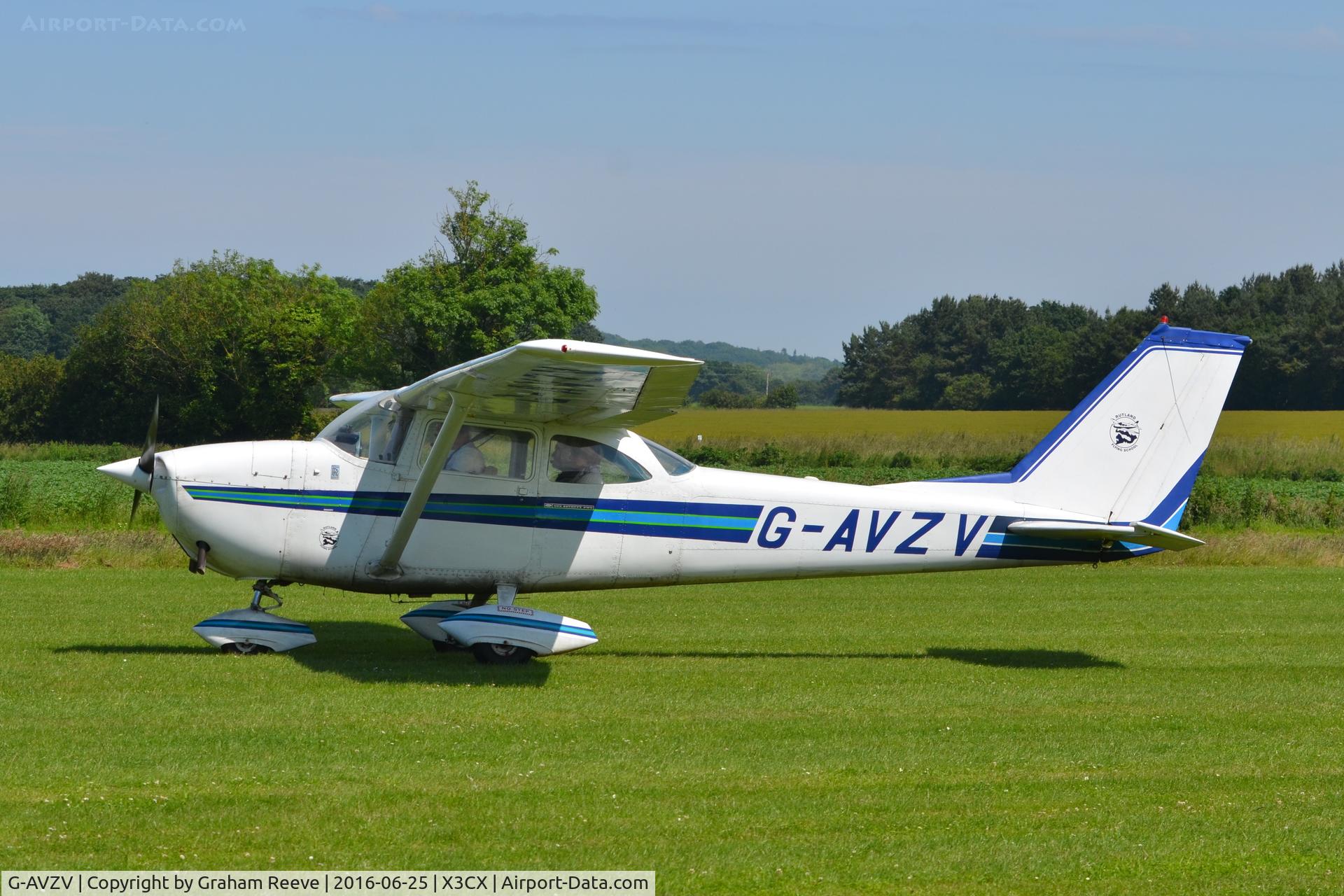 G-AVZV, 1967 Reims F172H Skyhawk C/N 0511, About to depart from Northrepps.