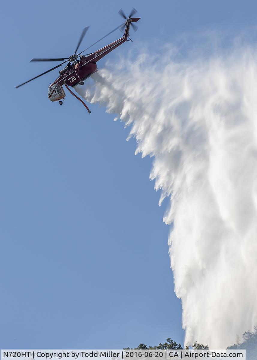N720HT, 1969 Sikorsky CH-54B Tarhe C/N 64-070, Water Drop during Azusa Fire in CA - June 20, 2016