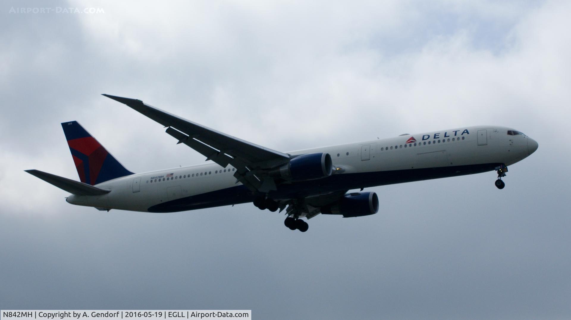 N842MH, 2001 Boeing 767-432/ER C/N 29715, Delta, is here landing at London Heathrow(EGLL)