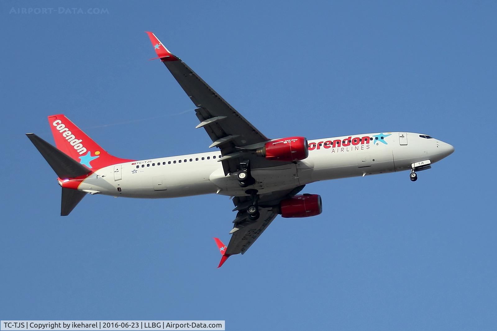 TC-TJS, 2006 Boeing 737-81B C/N 34252, Flight from Antalya, Turkey, upon landing on runway 30.