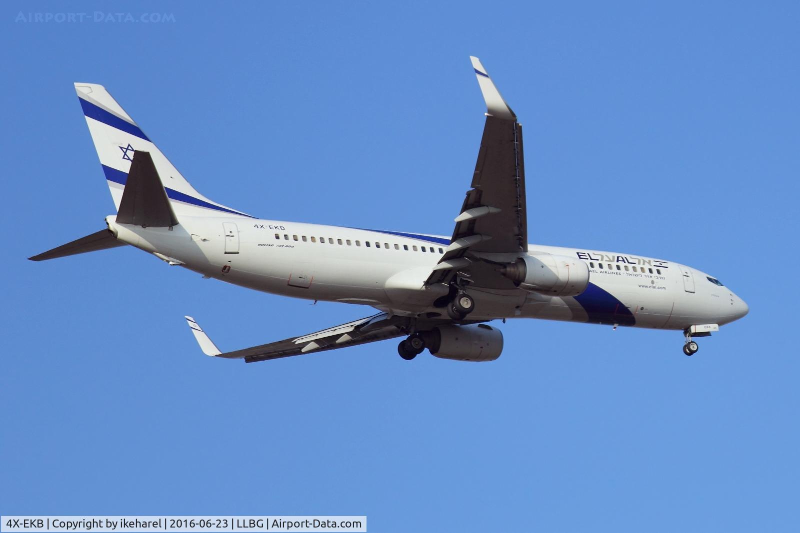 4X-EKB, 1999 Boeing 737-858 C/N 29958, Flight from London approaching runway 30.