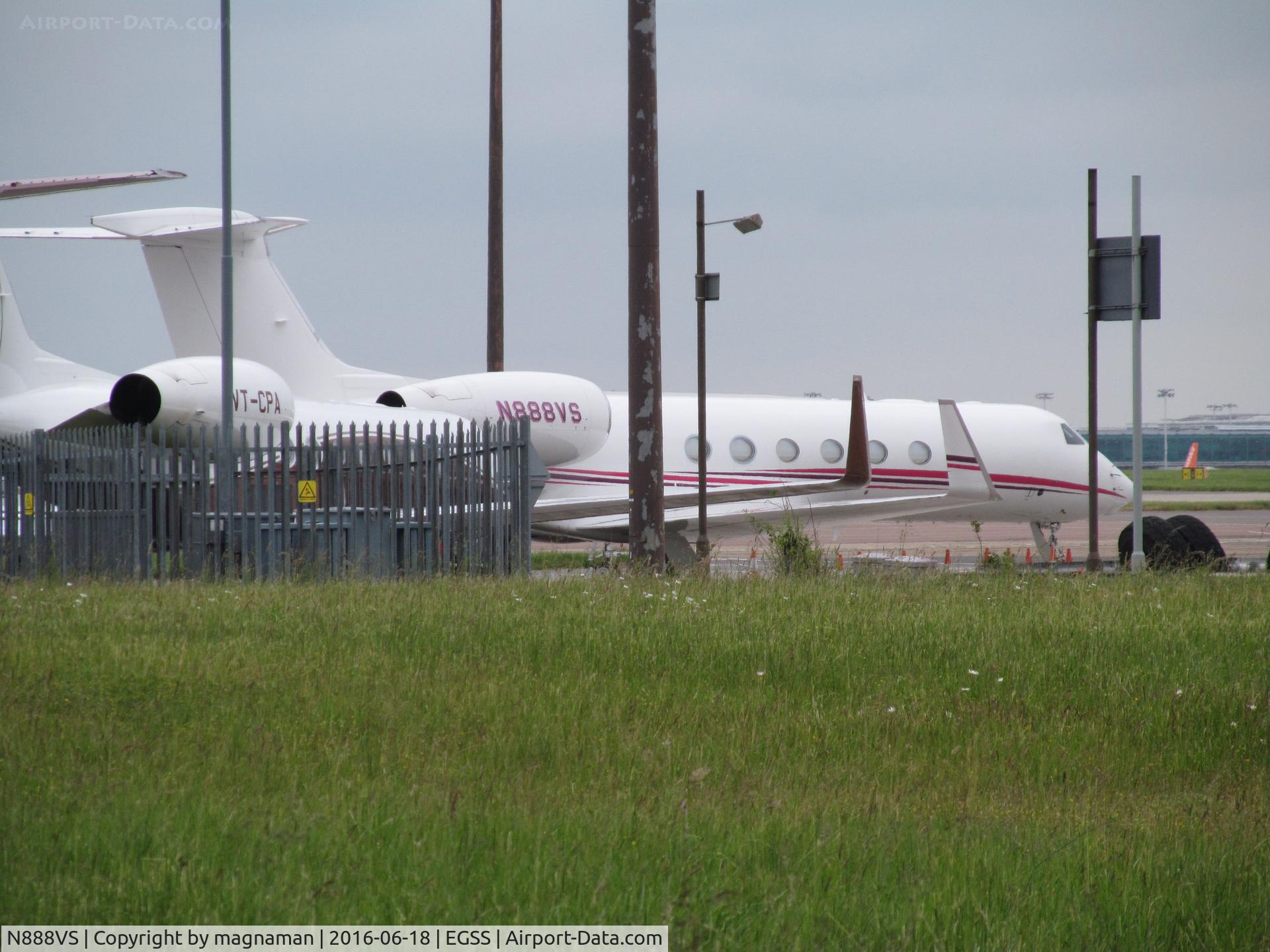 N888VS, Gulfstream Aerospace GV-SP (G550) C/N 5313, at Stansted behind lights