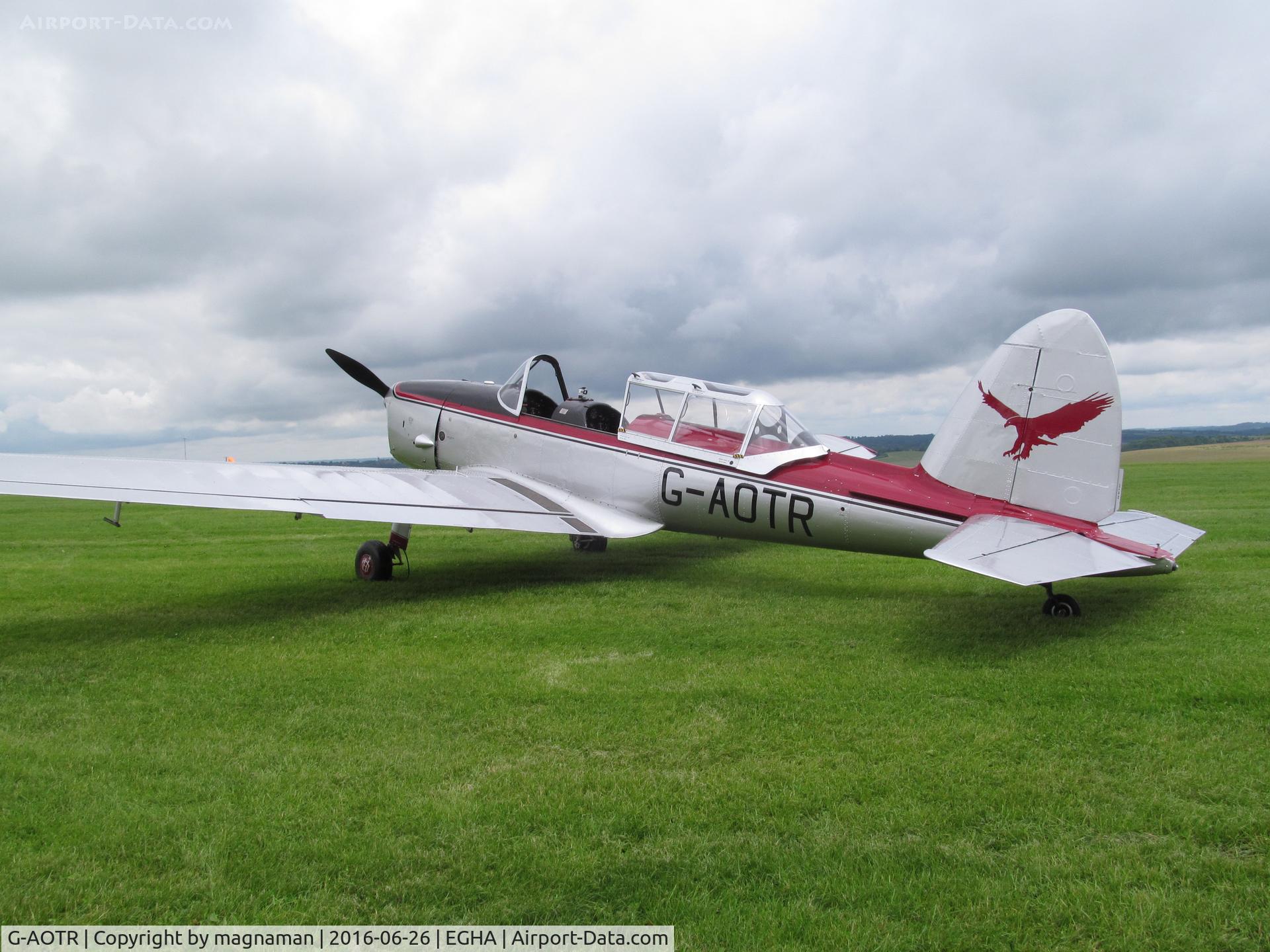 G-AOTR, 1950 De Havilland DHC-1 Chipmunk 22 C/N C1/0045, waiting next passenger