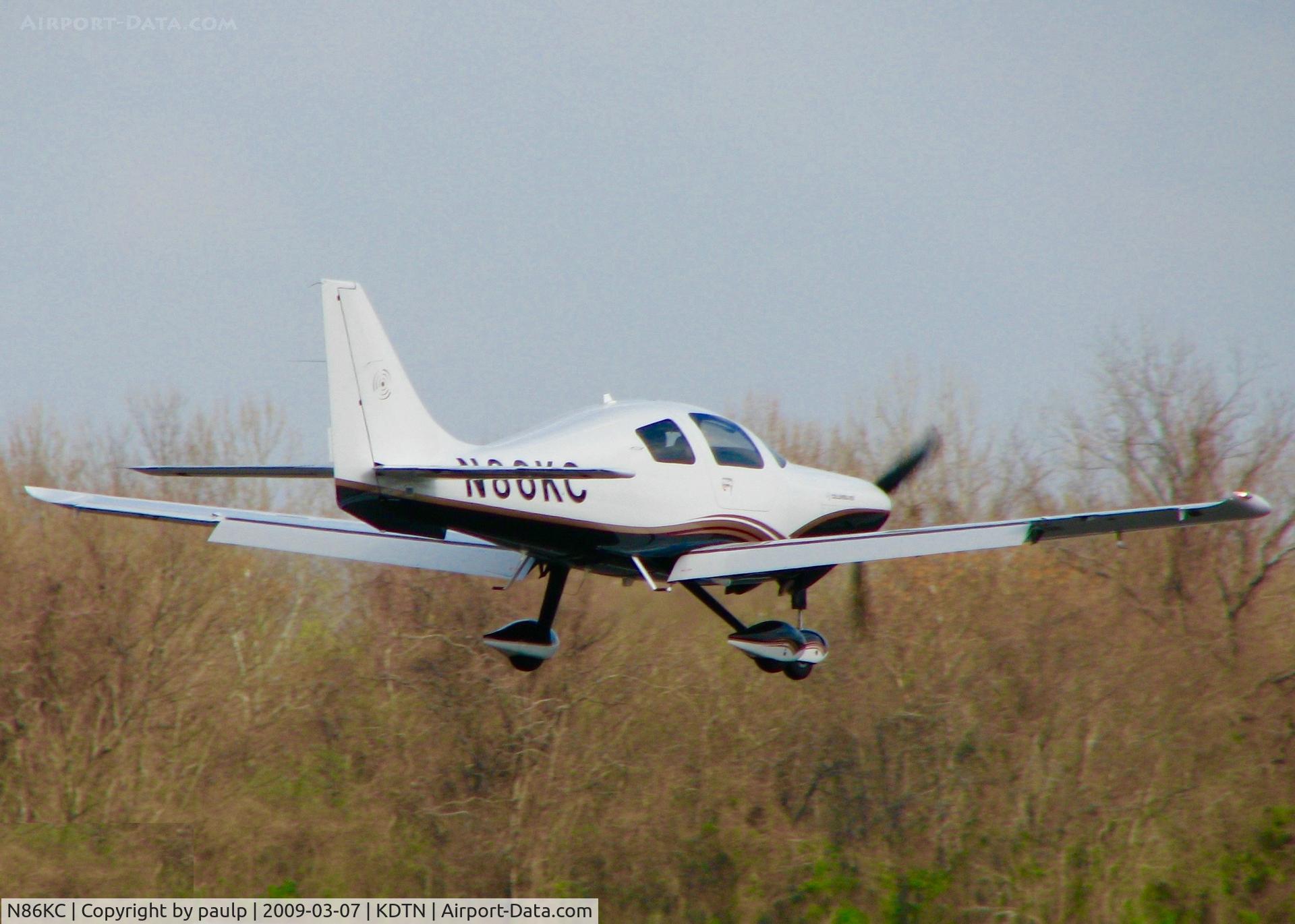 N86KC, 2006 Columbia Aircraft Mfg LC41-550FG C/N 41617, At Downtown Shreveport.