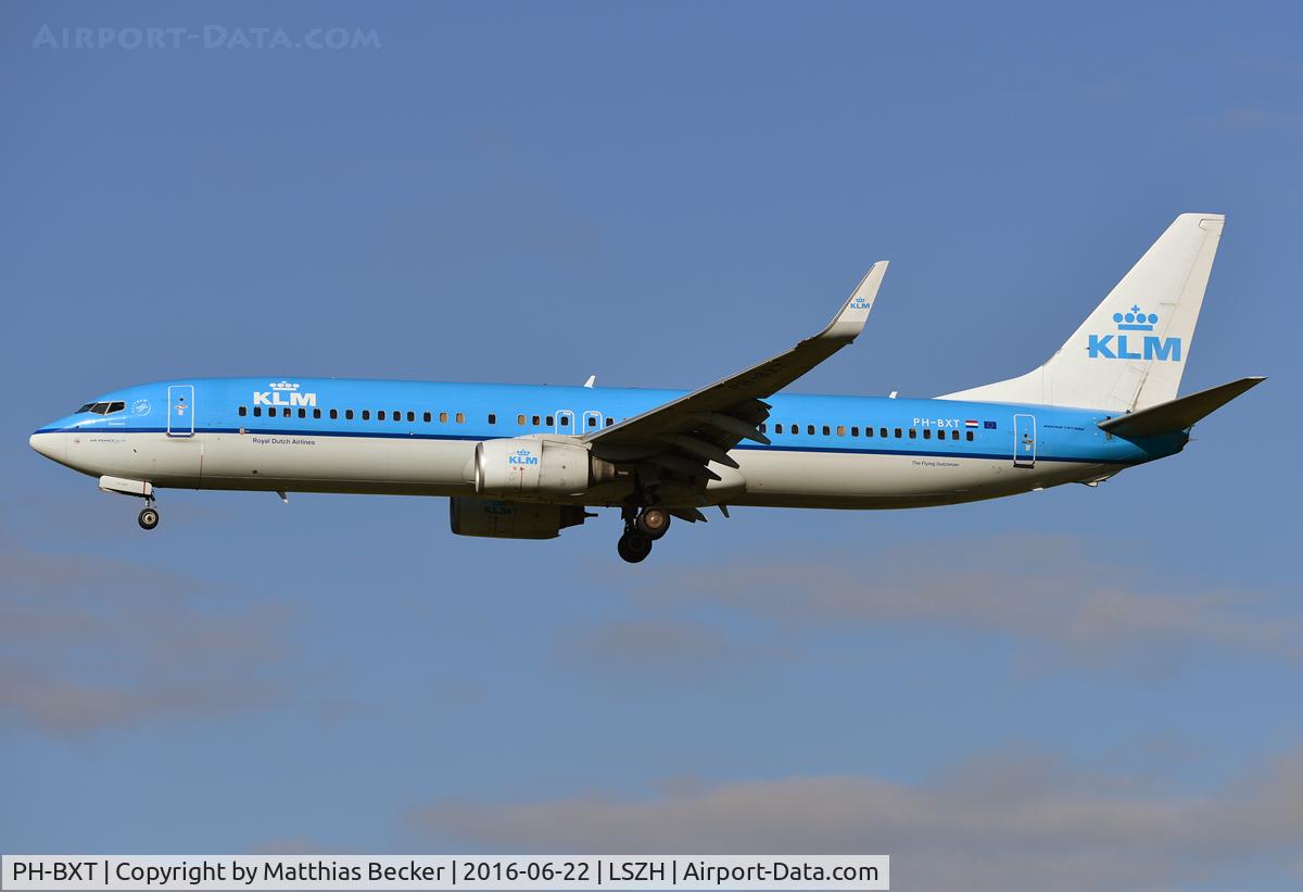 PH-BXT, 2004 Boeing 737-9K2 C/N 32944, PH-BXT