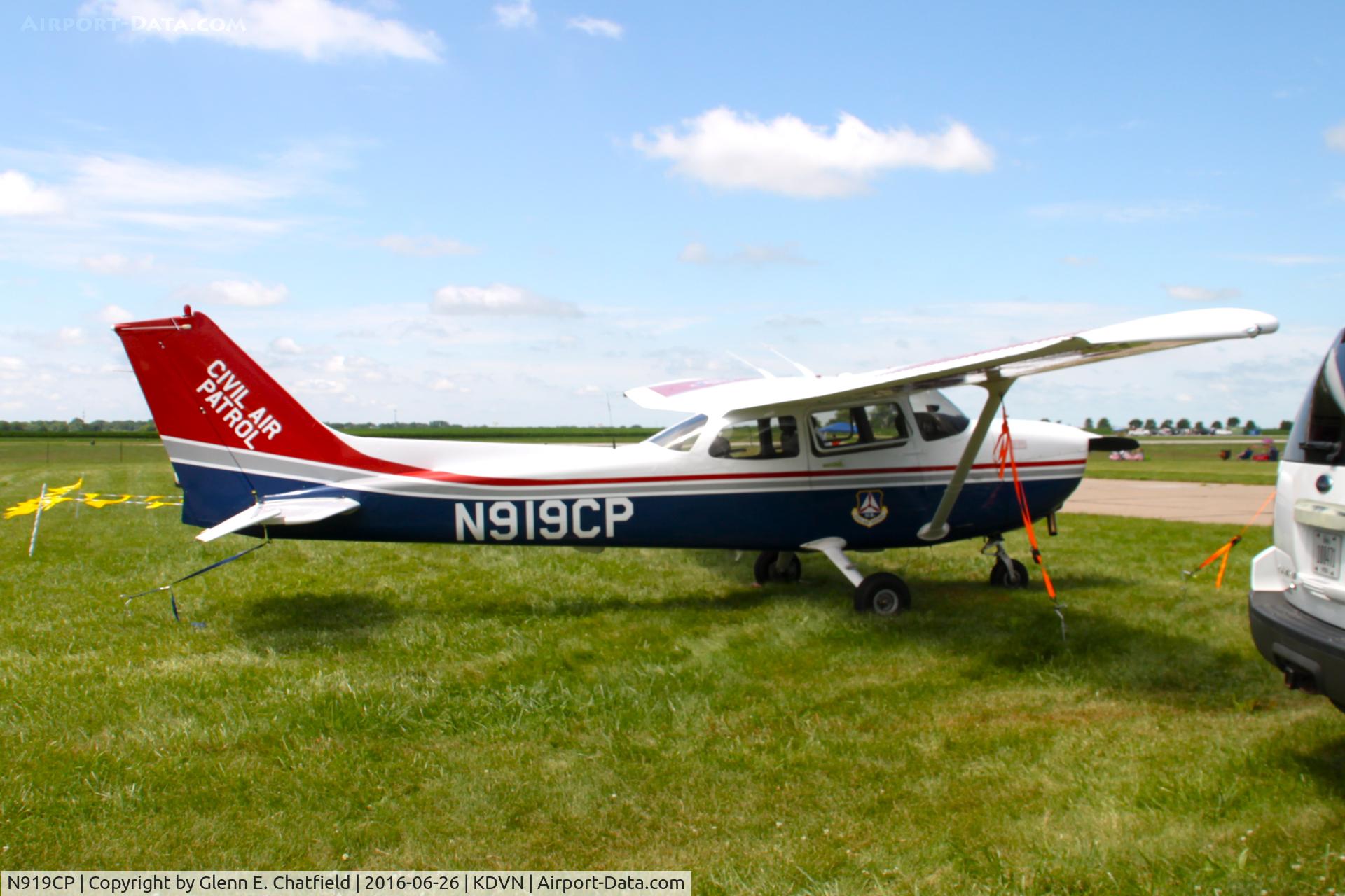N919CP, 1999 Cessna 172S C/N 172S8339, At the Davenport Air Show