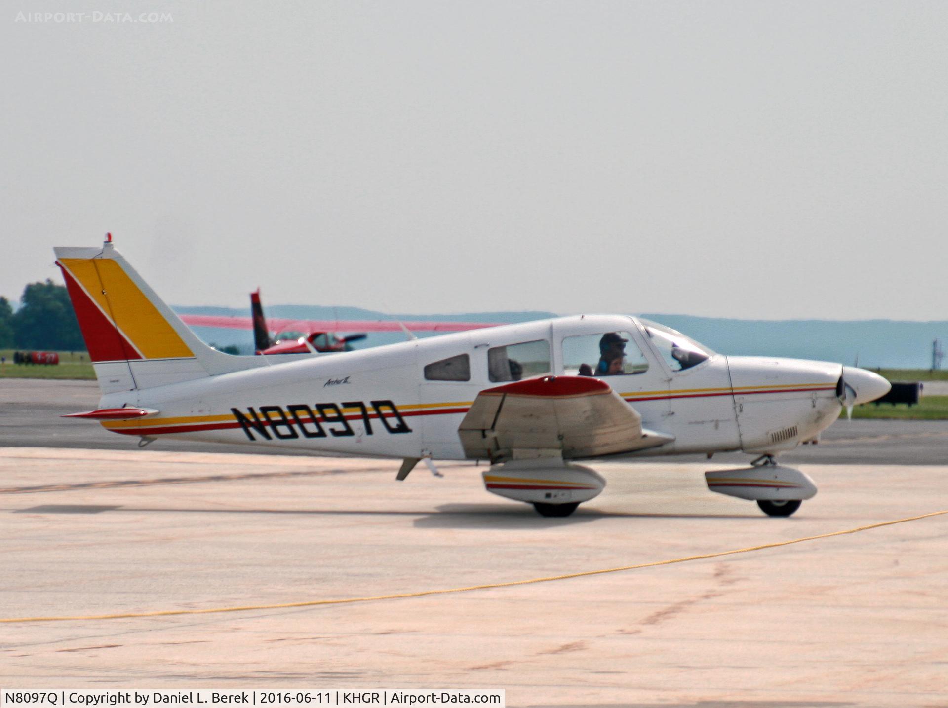 N8097Q, 1979 Piper PA-28-181 C/N 28-8090107, Bringing in lucky EAA Young Eagles.