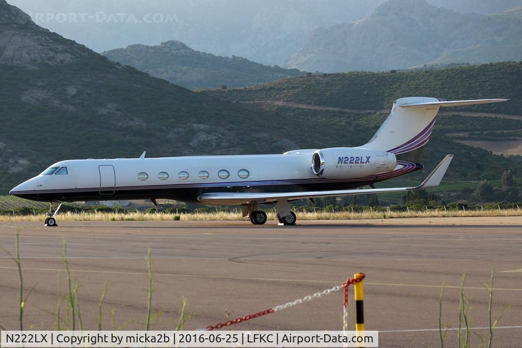 N222LX, 2001 Gulfstream Aerospace G-V C/N 633, Parked