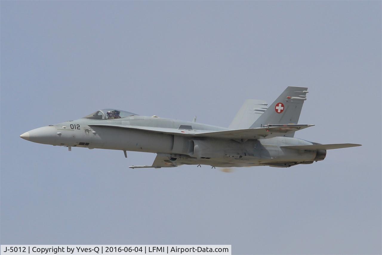 J-5012, McDonnell Douglas F/A-18C Hornet C/N 1352/SFC012, McDonnell Douglas FA-18C Hornet, Mach 1 passage, Istres-Le Tubé Air Base 125 (LFMI-QIE) open day 2016