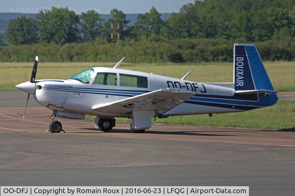 OO-DFJ, 1995 Mooney M20J 201 C/N 24-0717, Parked