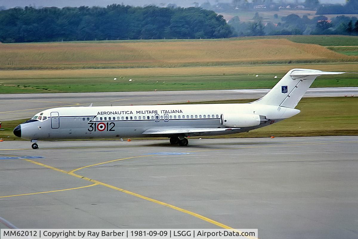 MM62012, 1974 Douglas DC-9-32 C/N 47595/709, McDonnell Douglas DC-9-32 [47595] (Italian Air Force) Geneva-Int'l~HB 09/09/1981. From a slide.
