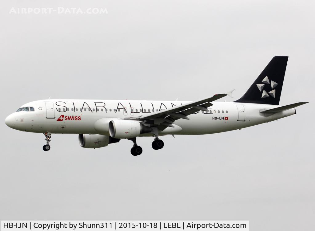 HB-IJN, 1996 Airbus A320-214 C/N 643, Landing rwy 25R in Star Alliance c/s
