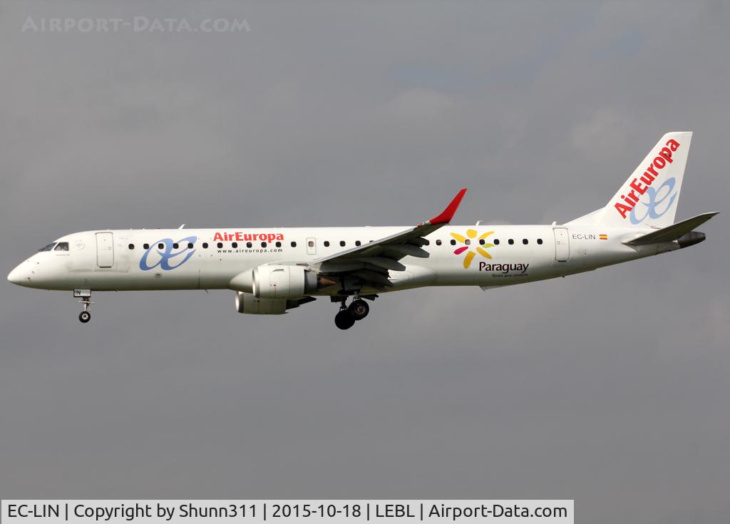 EC-LIN, 2010 Embraer 195LR (ERJ-190-200LR) C/N 19000401, Landing rwy 25R with additional Paraguay patch...