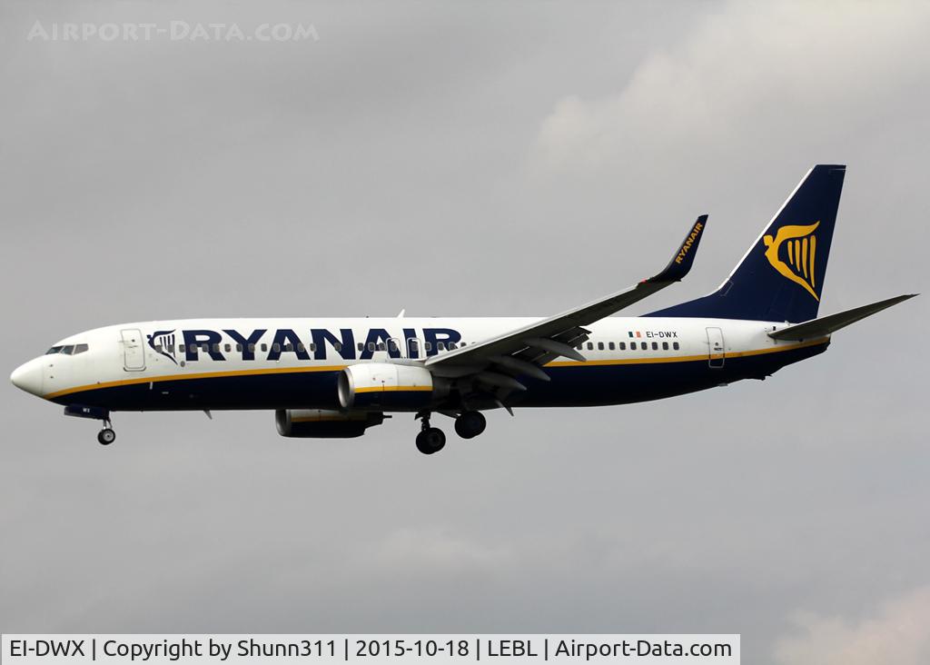 EI-DWX, 2008 Boeing 737-8AS C/N 33630, Landing rwy 25R