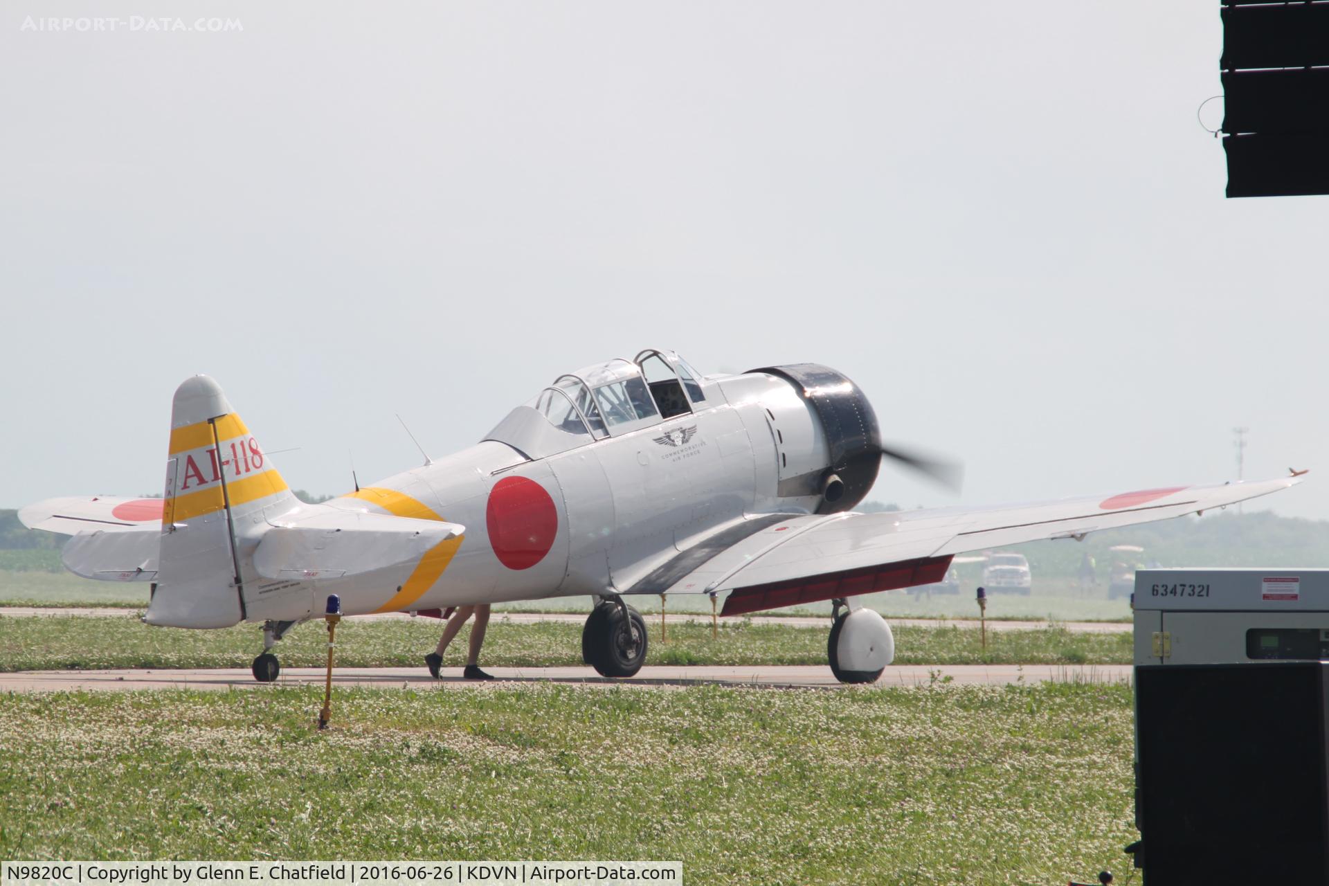 N9820C, 1945 North American SNJ-6 Texan C/N 121-43036, At the Quad Cities Air Show