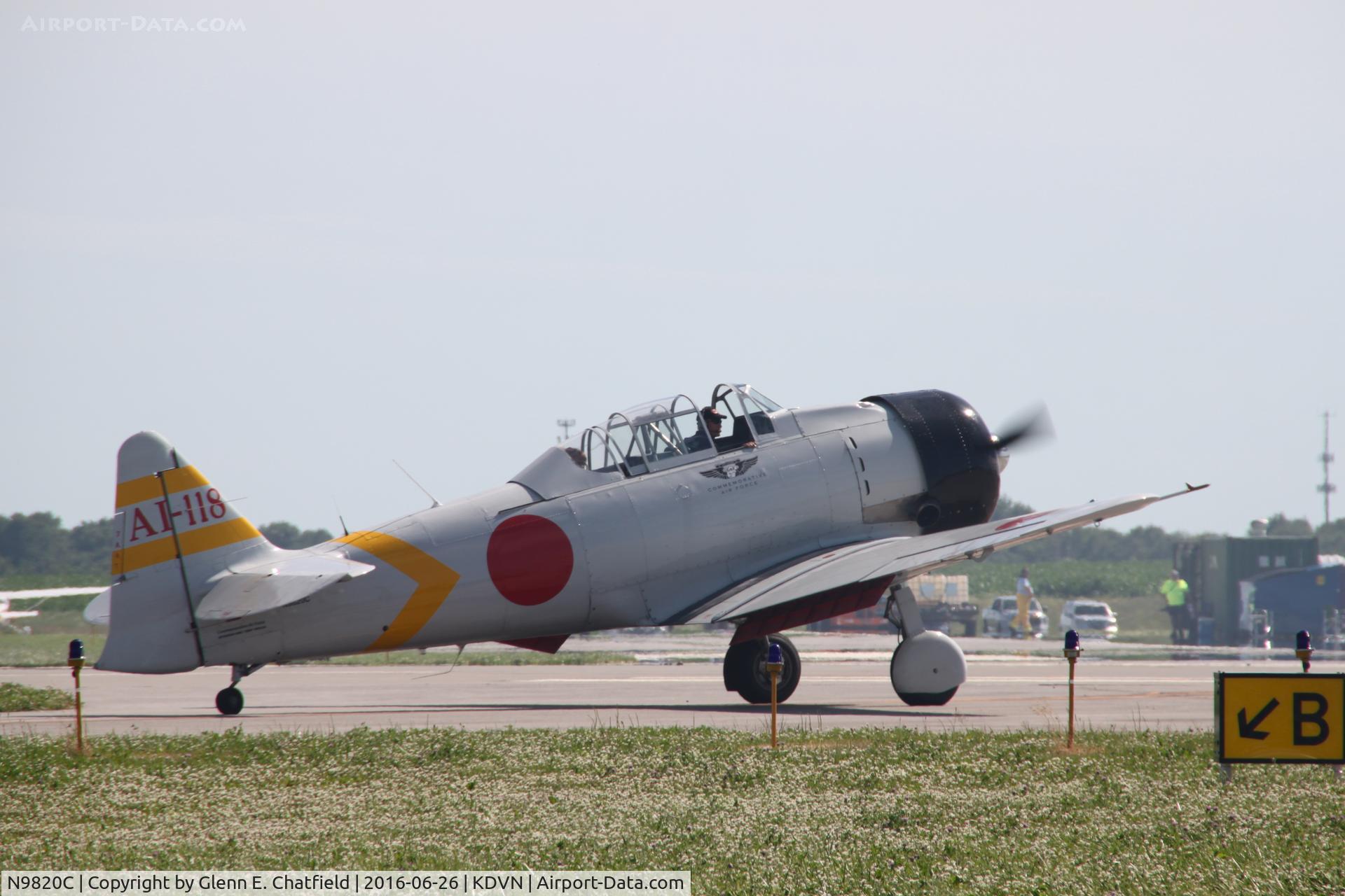 N9820C, 1945 North American SNJ-6 Texan C/N 121-43036, At the Quad Cities Air Show