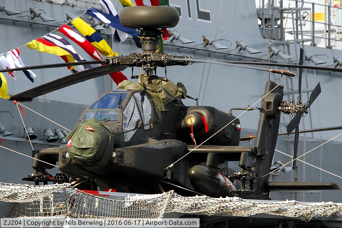 ZJ204, 2004 Westland Apache AH.1 C/N WAH.38, at HMS Ocean